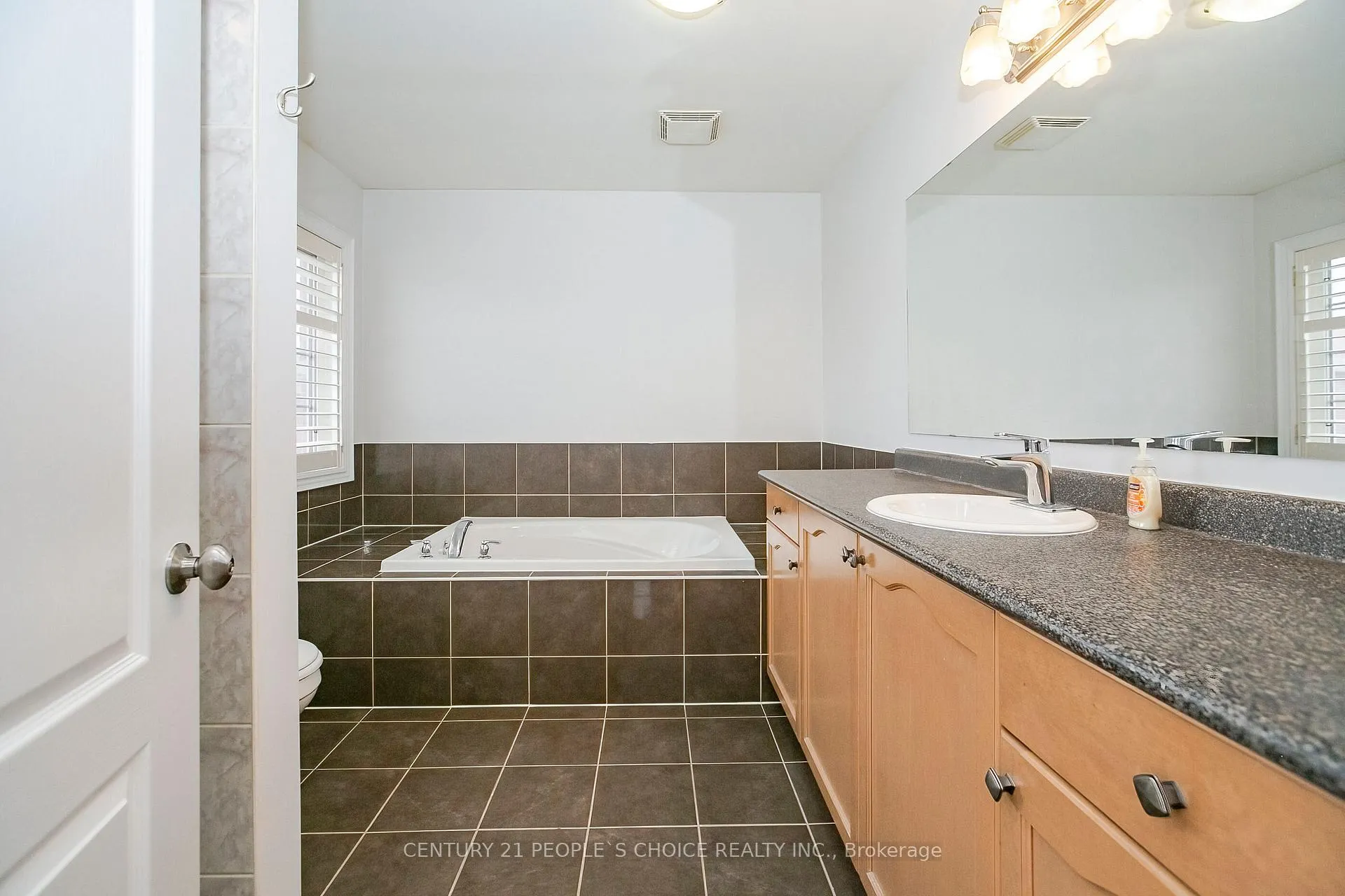 Photo 35 of 33 Accent Circle, Brampton, Northwest Sandalwood Parkway — HOMEH