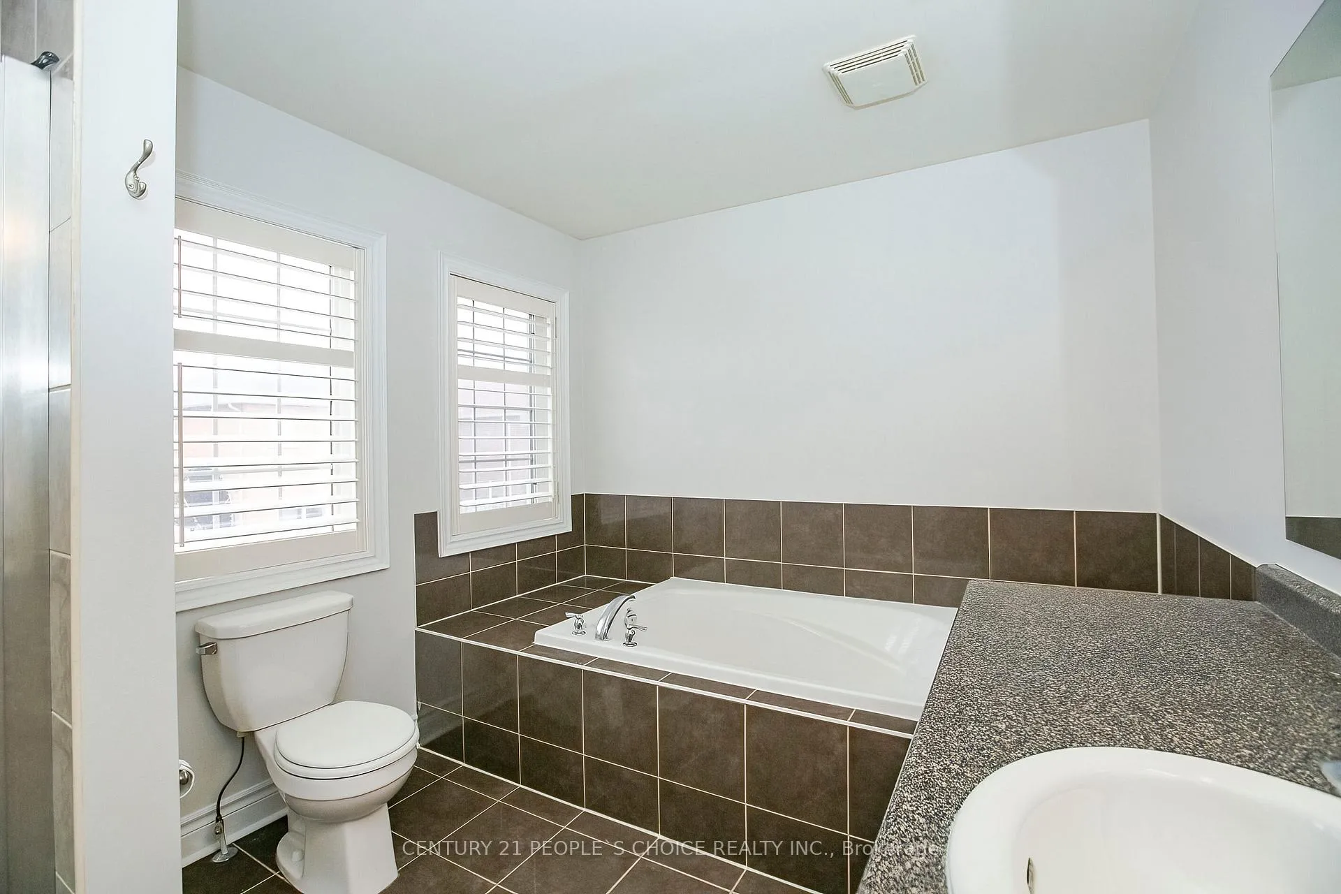 Photo 36 of 33 Accent Circle, Brampton, Northwest Sandalwood Parkway — HOMEH