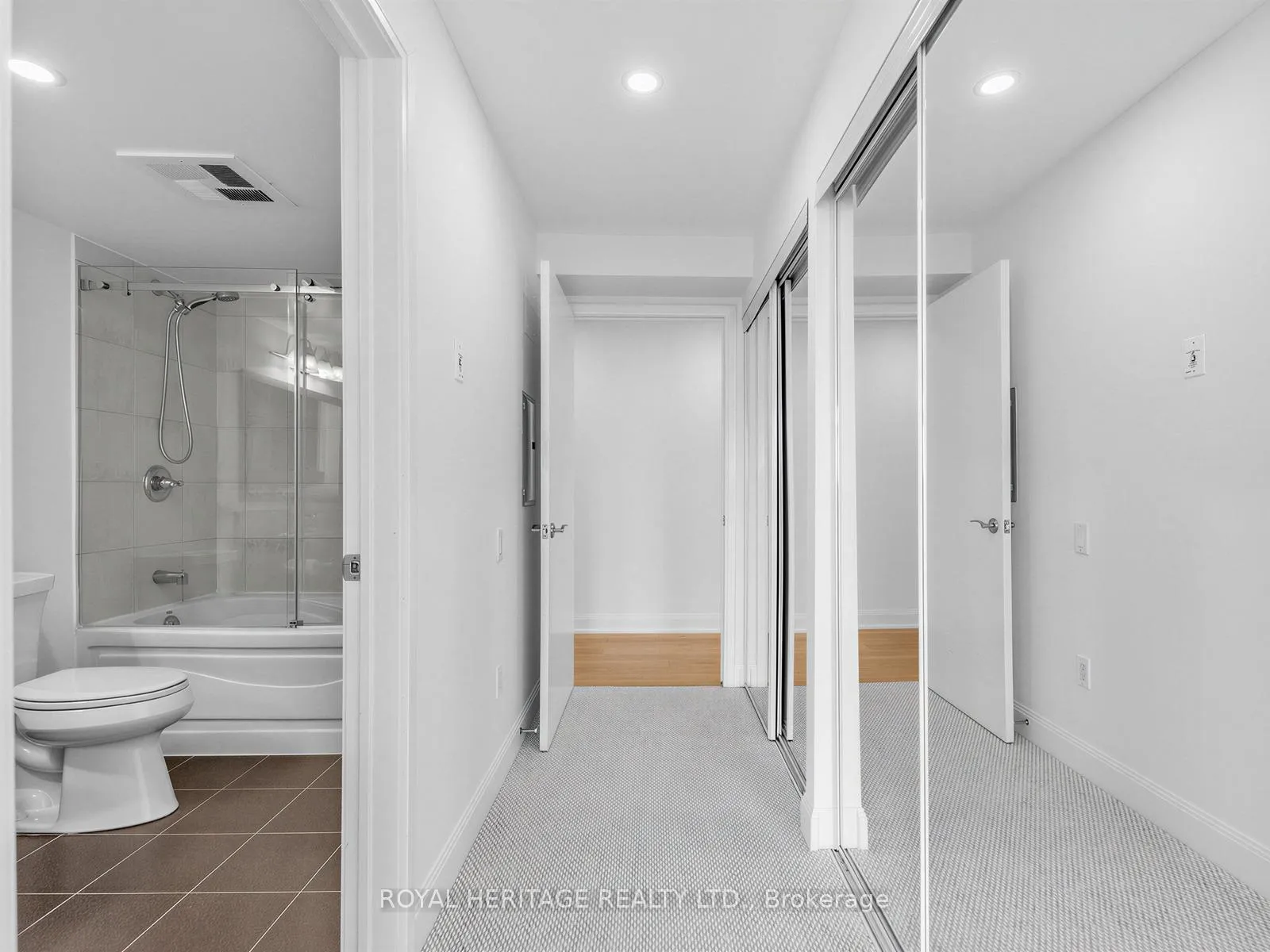 Photo 2 of Unit 2305, 2181 Yonge Street, Toronto, Mount Pleasant West — HOMEH