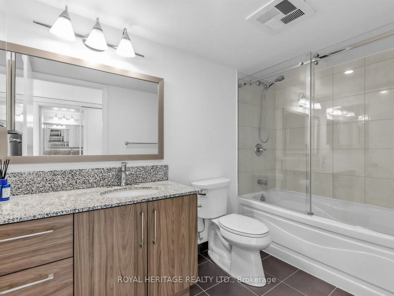 Photo 3 of Unit 2305, 2181 Yonge Street, Toronto, Mount Pleasant West — HOMEH