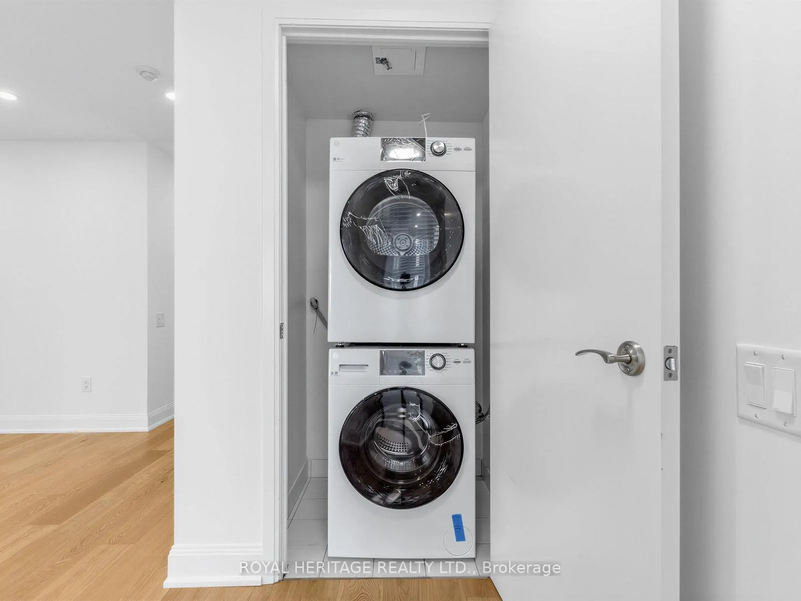 Photo 10 of Unit 2305, 2181 Yonge Street, Toronto, Mount Pleasant West — HOMEH