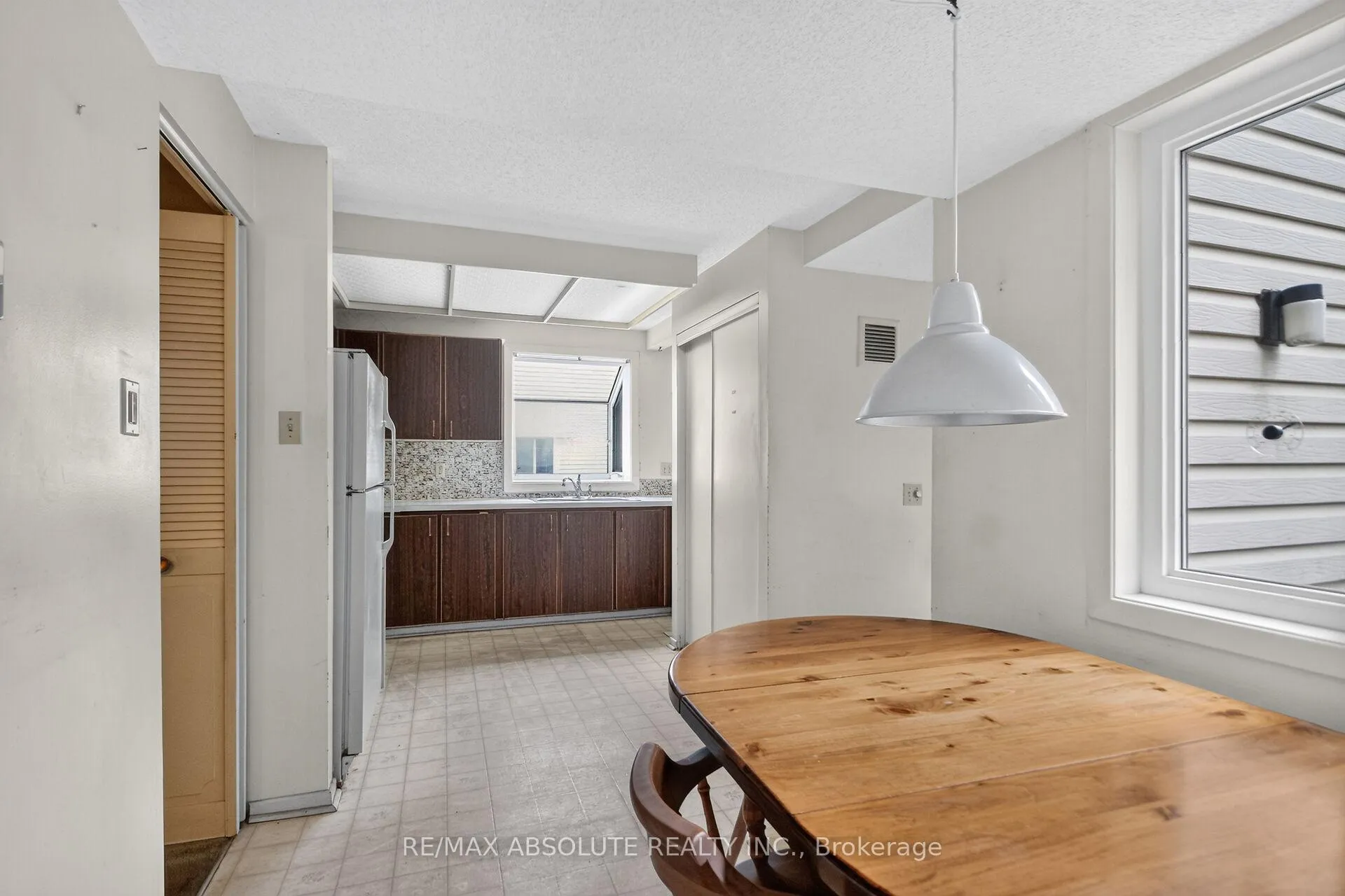 Photo 10 of 32 Sage Crescent, Ottawa, Barrhaven - Pheasant Run — HOMEH