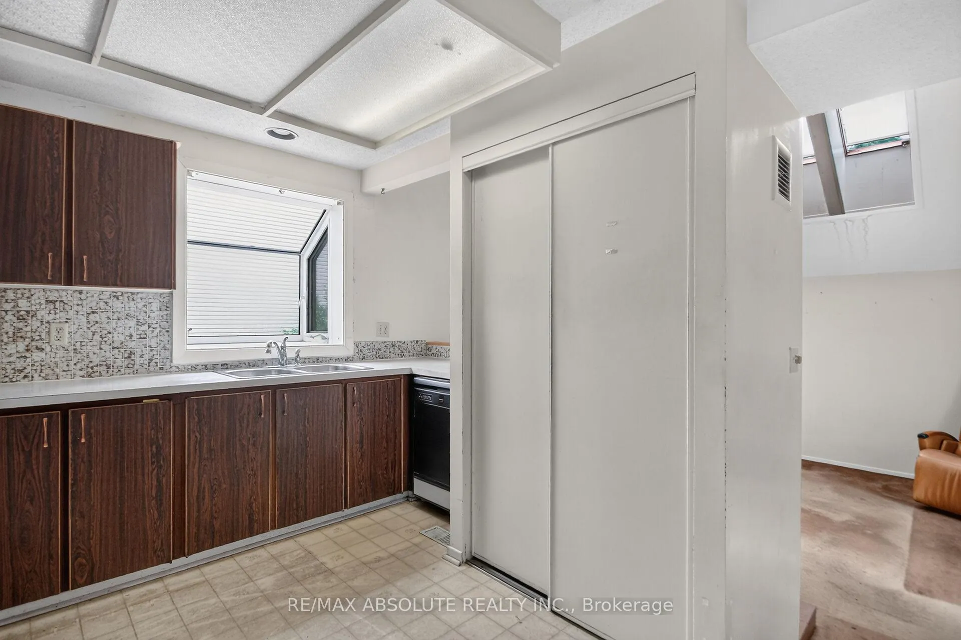 Photo 11 of 32 Sage Crescent, Ottawa, Barrhaven - Pheasant Run — HOMEH