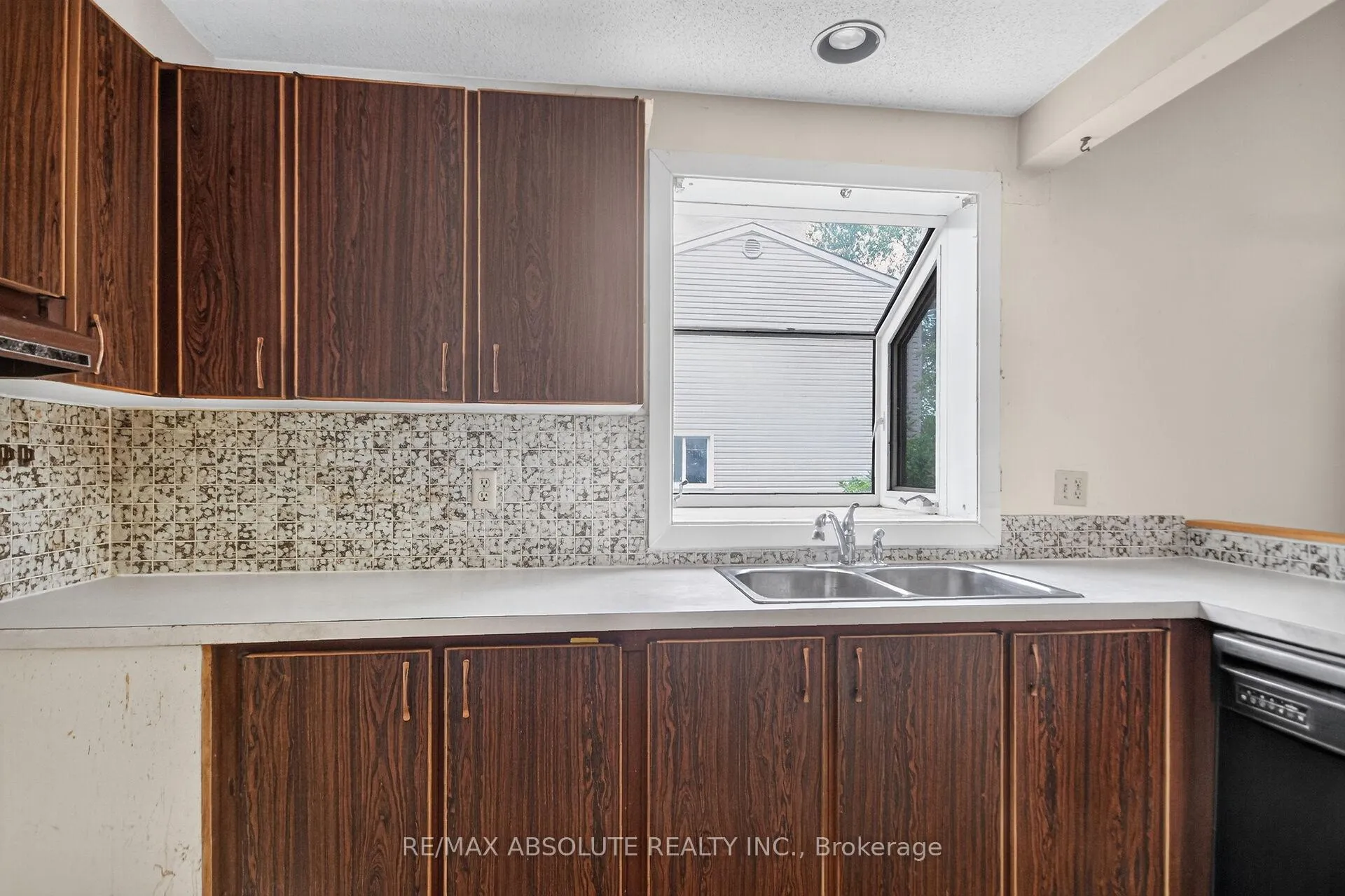 Photo 12 of 32 Sage Crescent, Ottawa, Barrhaven - Pheasant Run — HOMEH