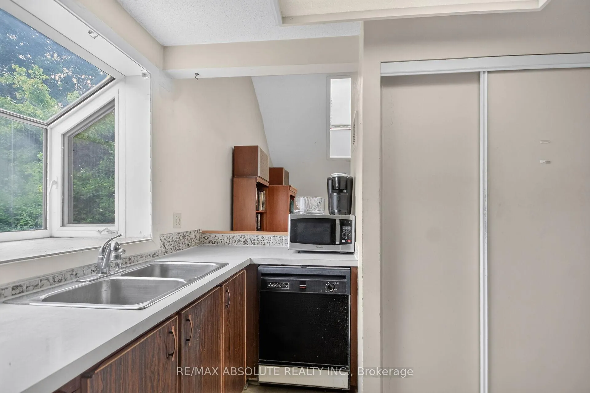 Photo 15 of 32 Sage Crescent, Ottawa, Barrhaven - Pheasant Run — HOMEH