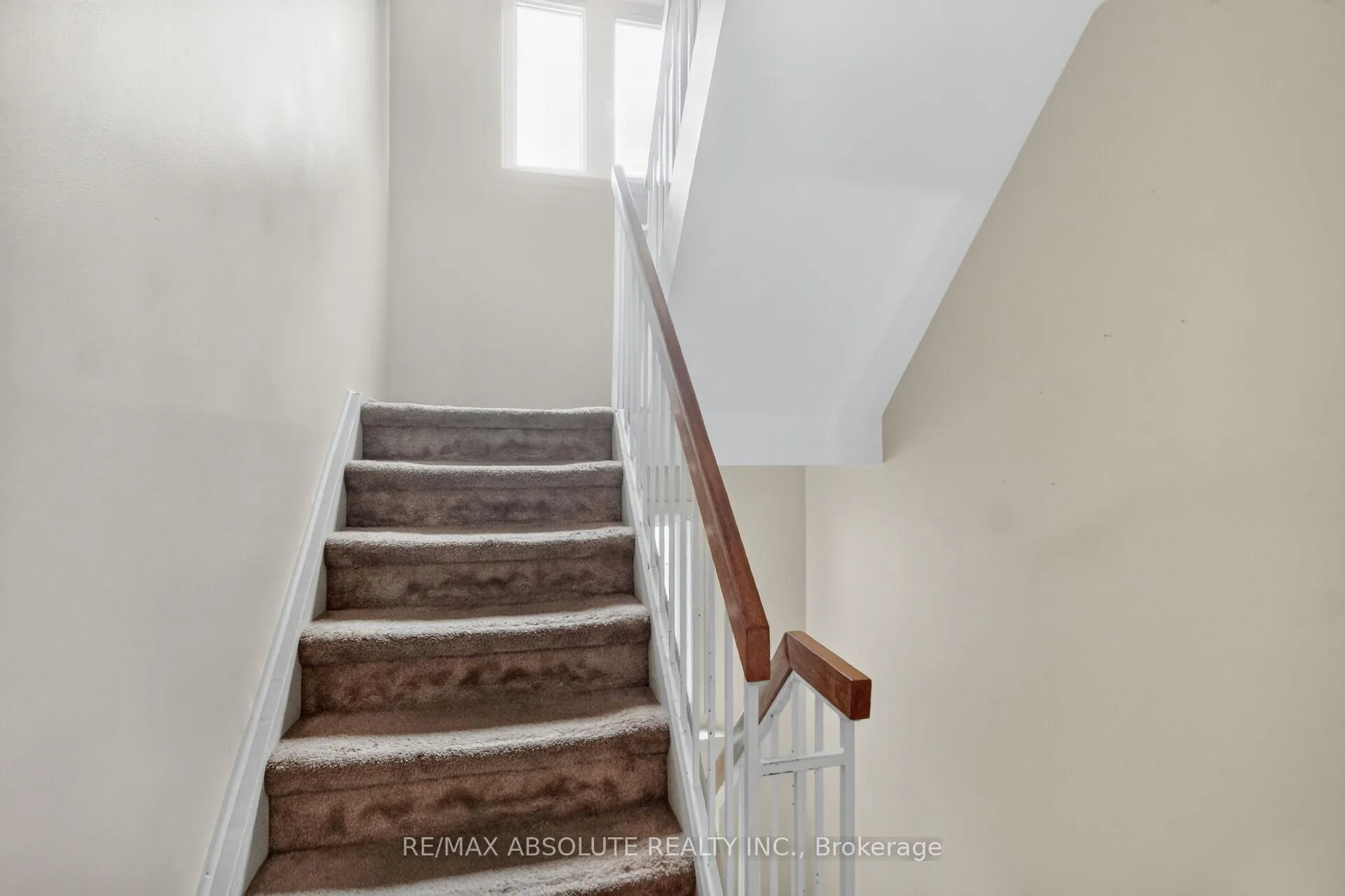 Photo 23 of 32 Sage Crescent, Ottawa, Barrhaven - Pheasant Run — HOMEH