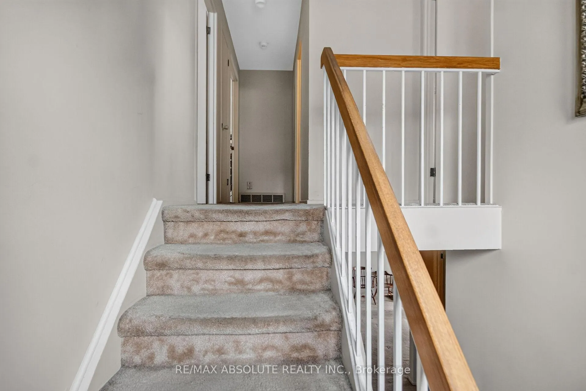 Photo 24 of 32 Sage Crescent, Ottawa, Barrhaven - Pheasant Run — HOMEH