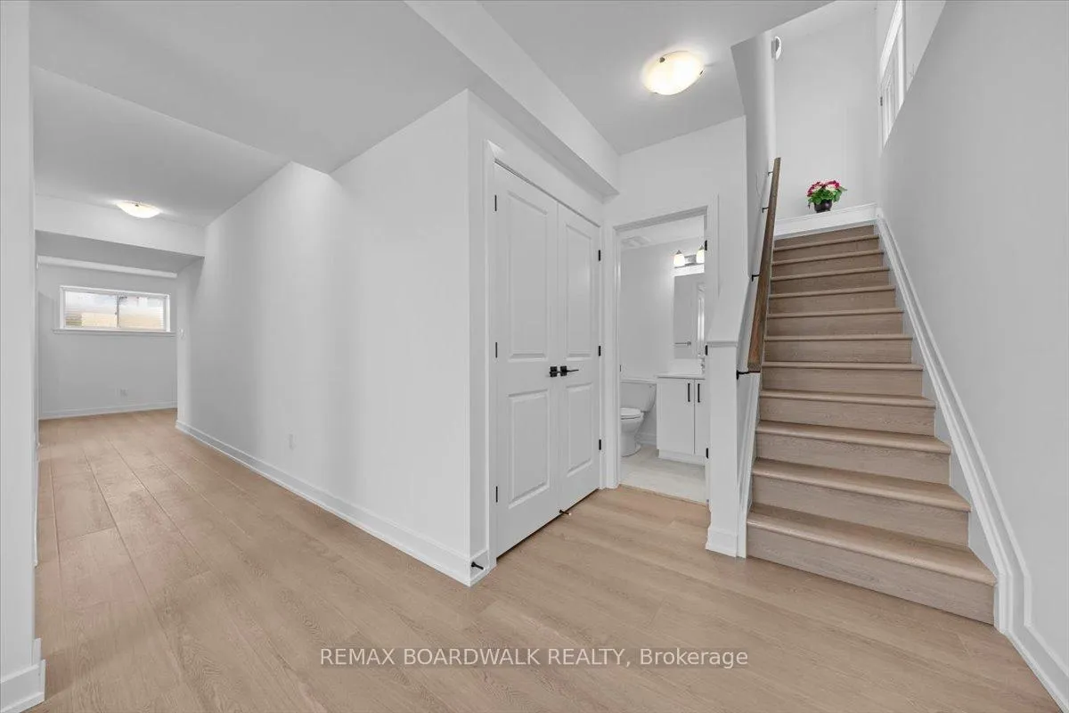 Photo 3 of 141 Shelleright Street, Ottawa, Kanata - Emerald Meadows/Trailwest — HOMEH
