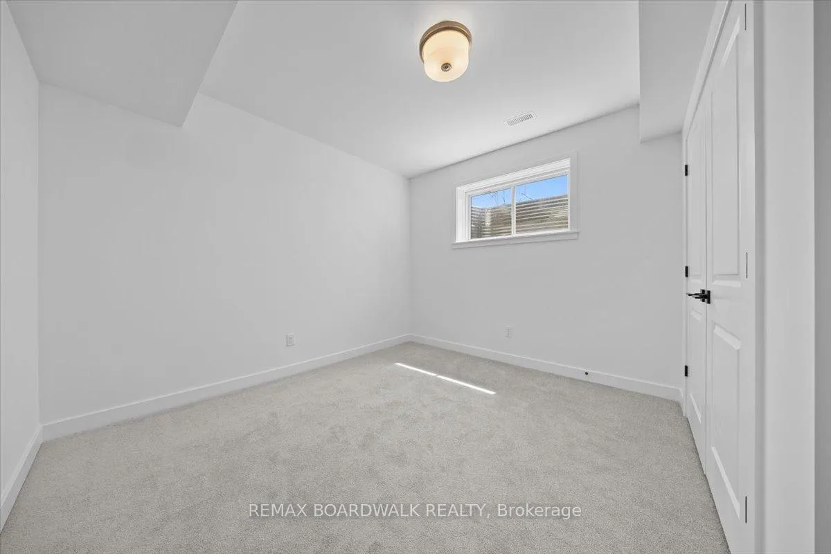 Photo 8 of 141 Shelleright Street, Ottawa, Kanata - Emerald Meadows/Trailwest — HOMEH