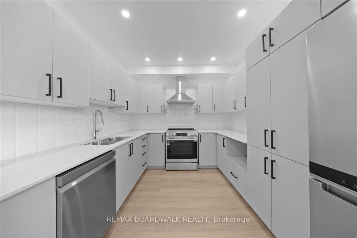Photo 10 of 141 Shelleright Street, Ottawa, Kanata - Emerald Meadows/Trailwest — HOMEH