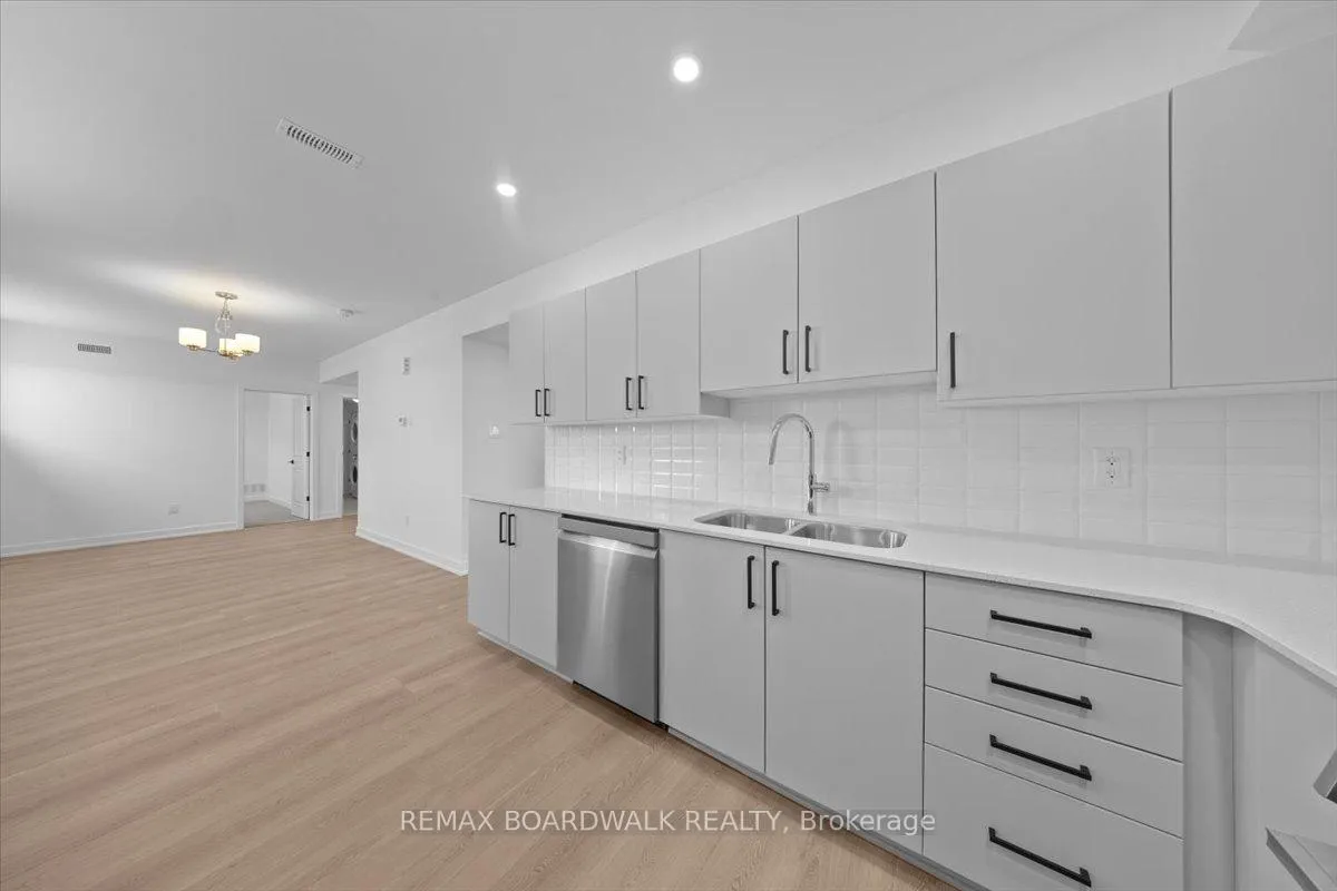 Photo 12 of 141 Shelleright Street, Ottawa, Kanata - Emerald Meadows/Trailwest — HOMEH