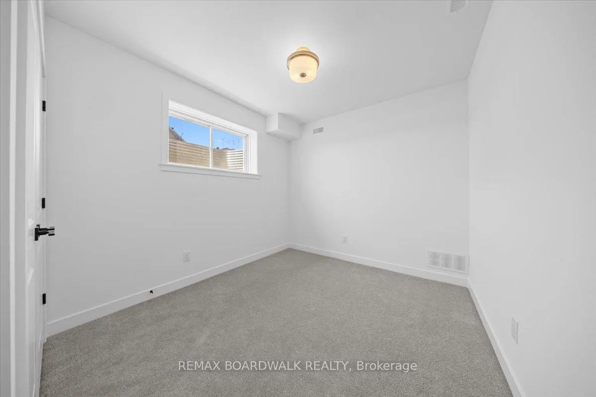Photo 15 of 141 Shelleright Street, Ottawa, Kanata - Emerald Meadows/Trailwest — HOMEH