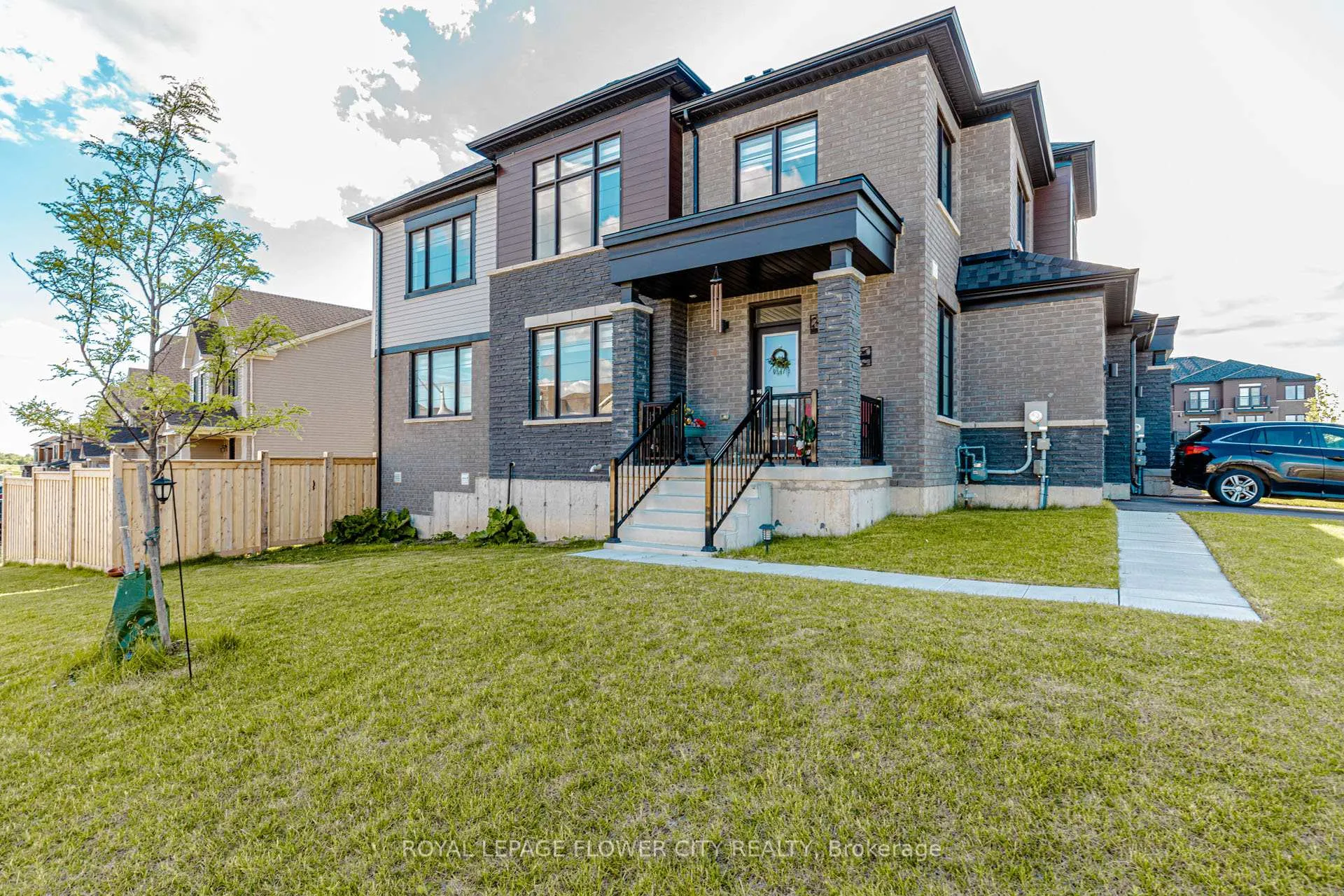 Photo 4 of 60 Granville Crescent, Haldimand — HOMEH
