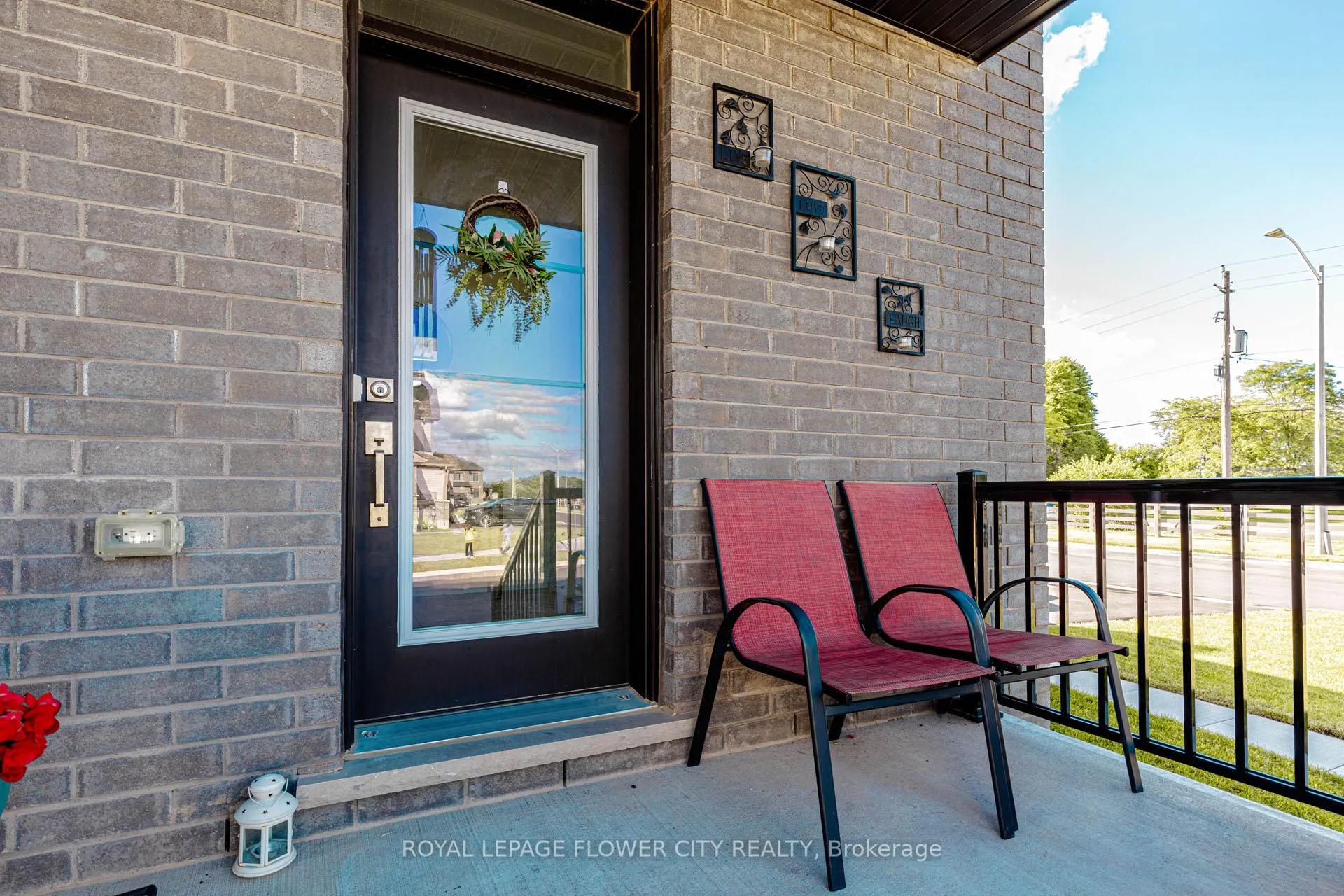 Photo 6 of 60 Granville Crescent, Haldimand — HOMEH