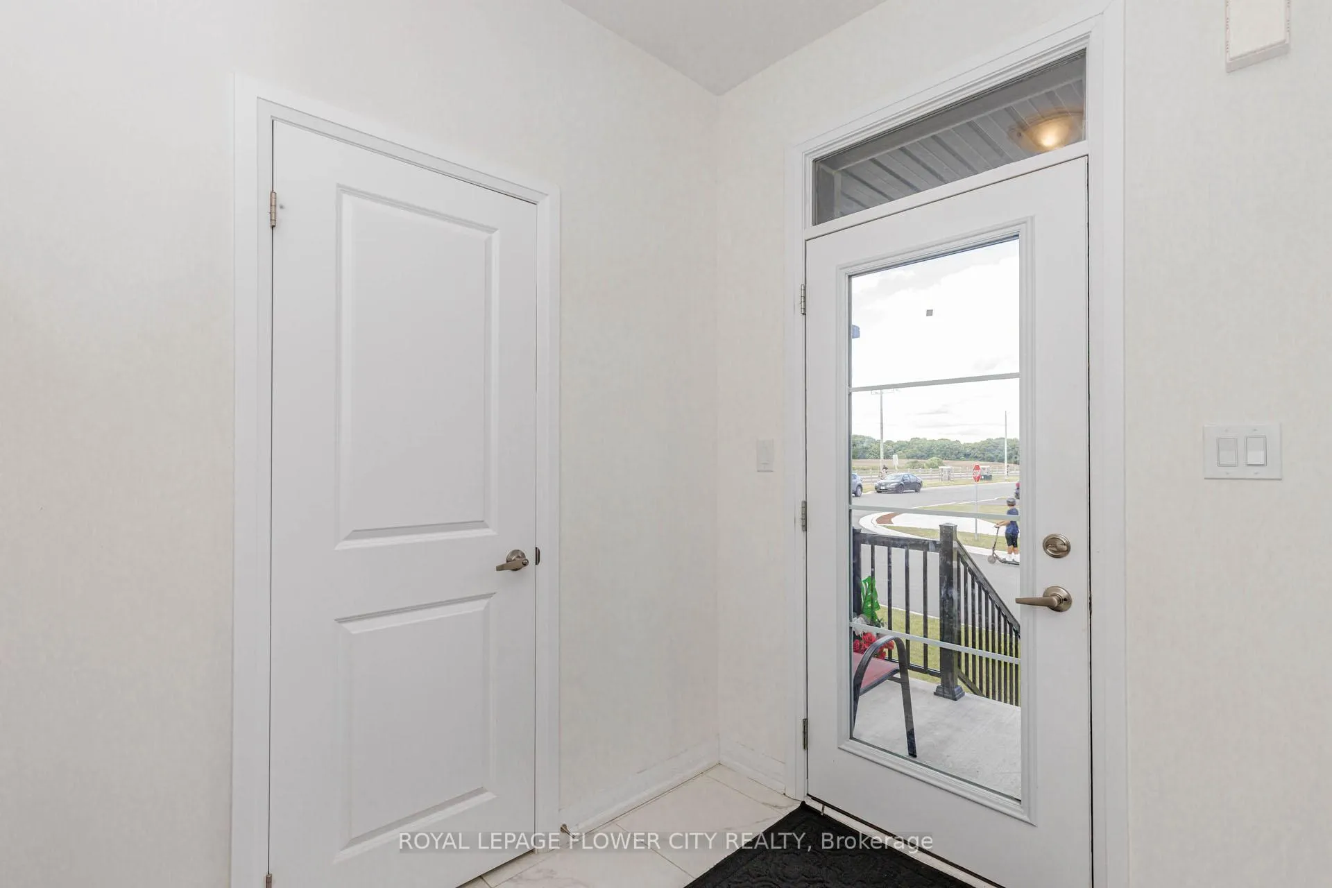 Photo 7 of 60 Granville Crescent, Haldimand — HOMEH