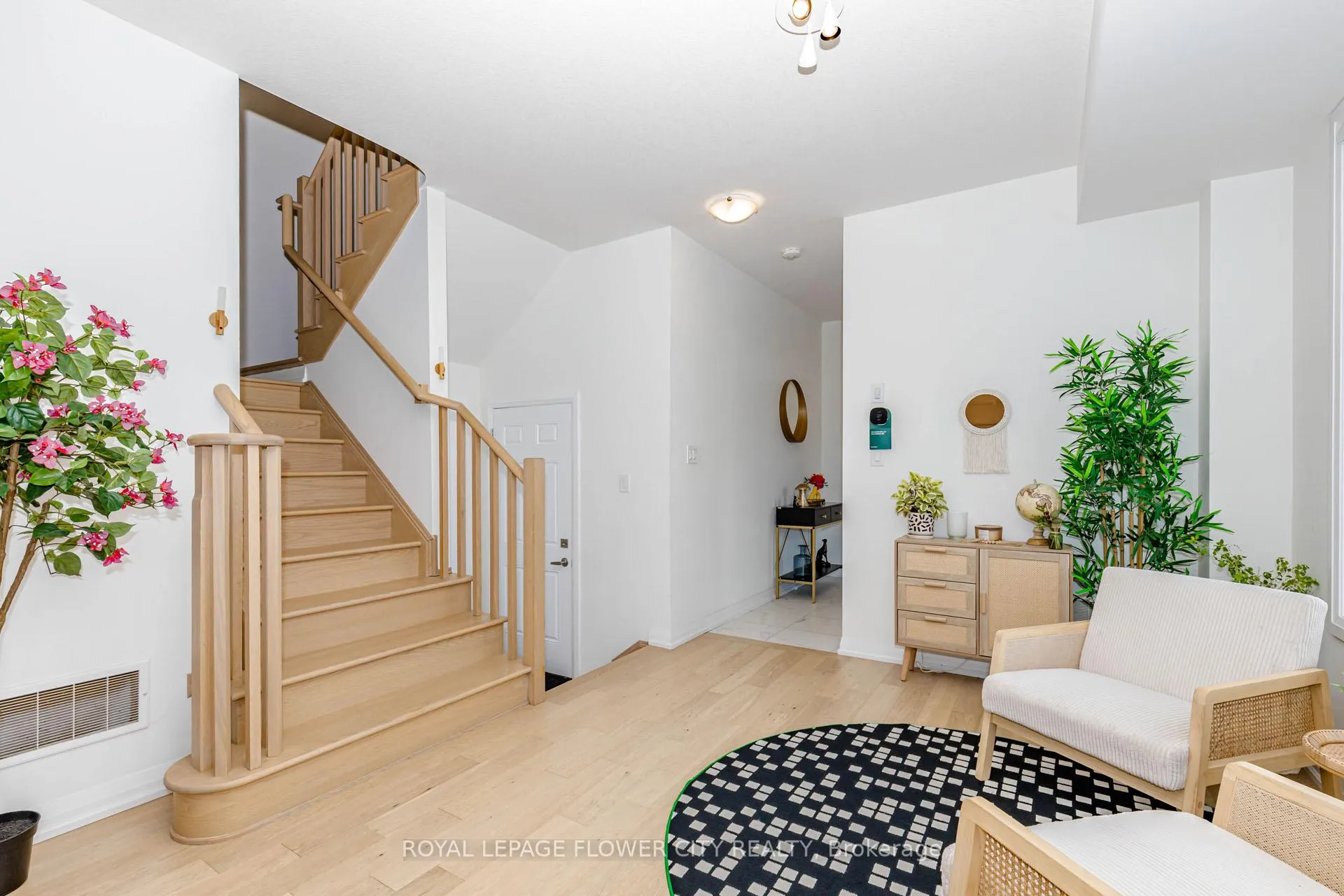 Photo 12 of 60 Granville Crescent, Haldimand — HOMEH