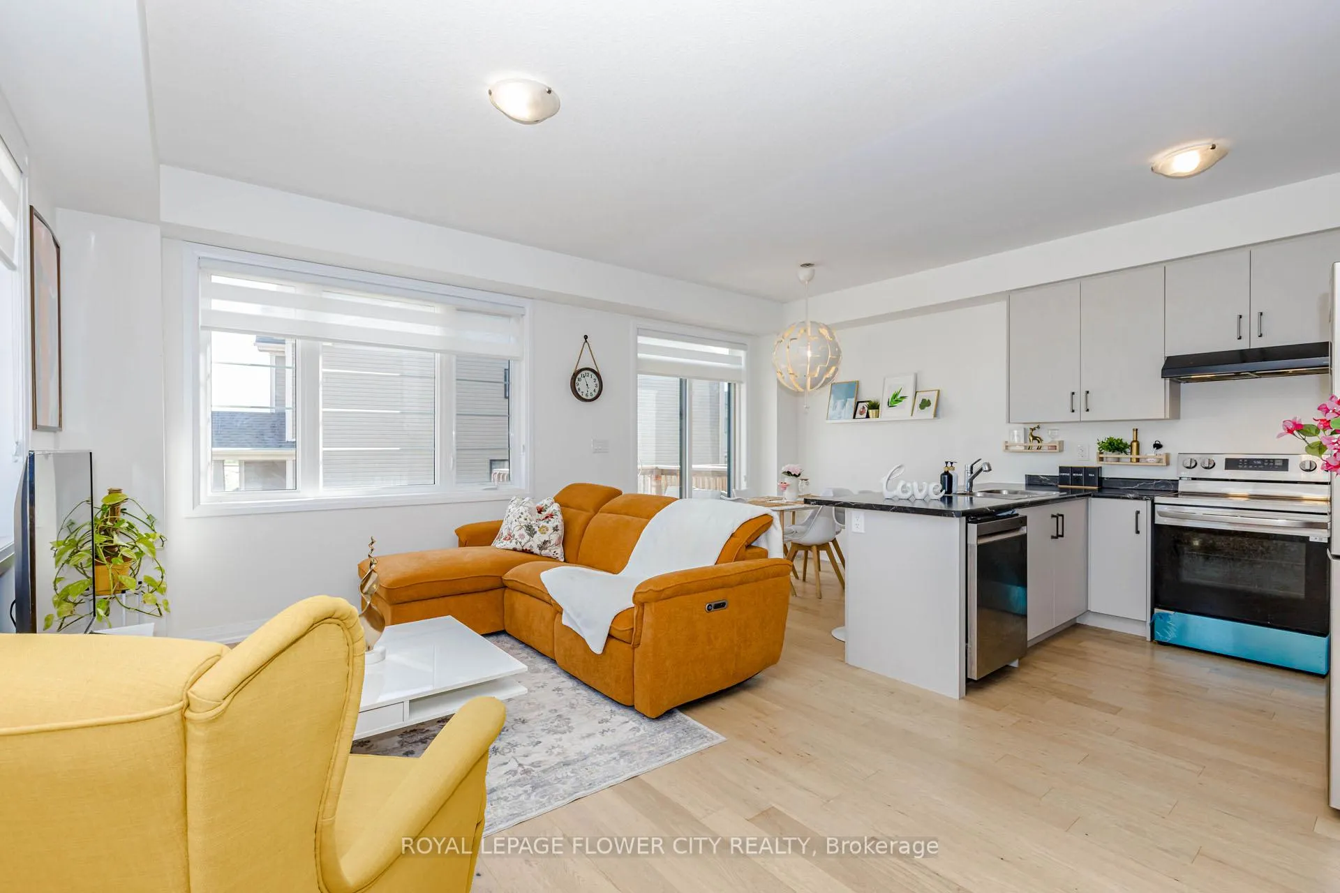 Photo 14 of 60 Granville Crescent, Haldimand — HOMEH