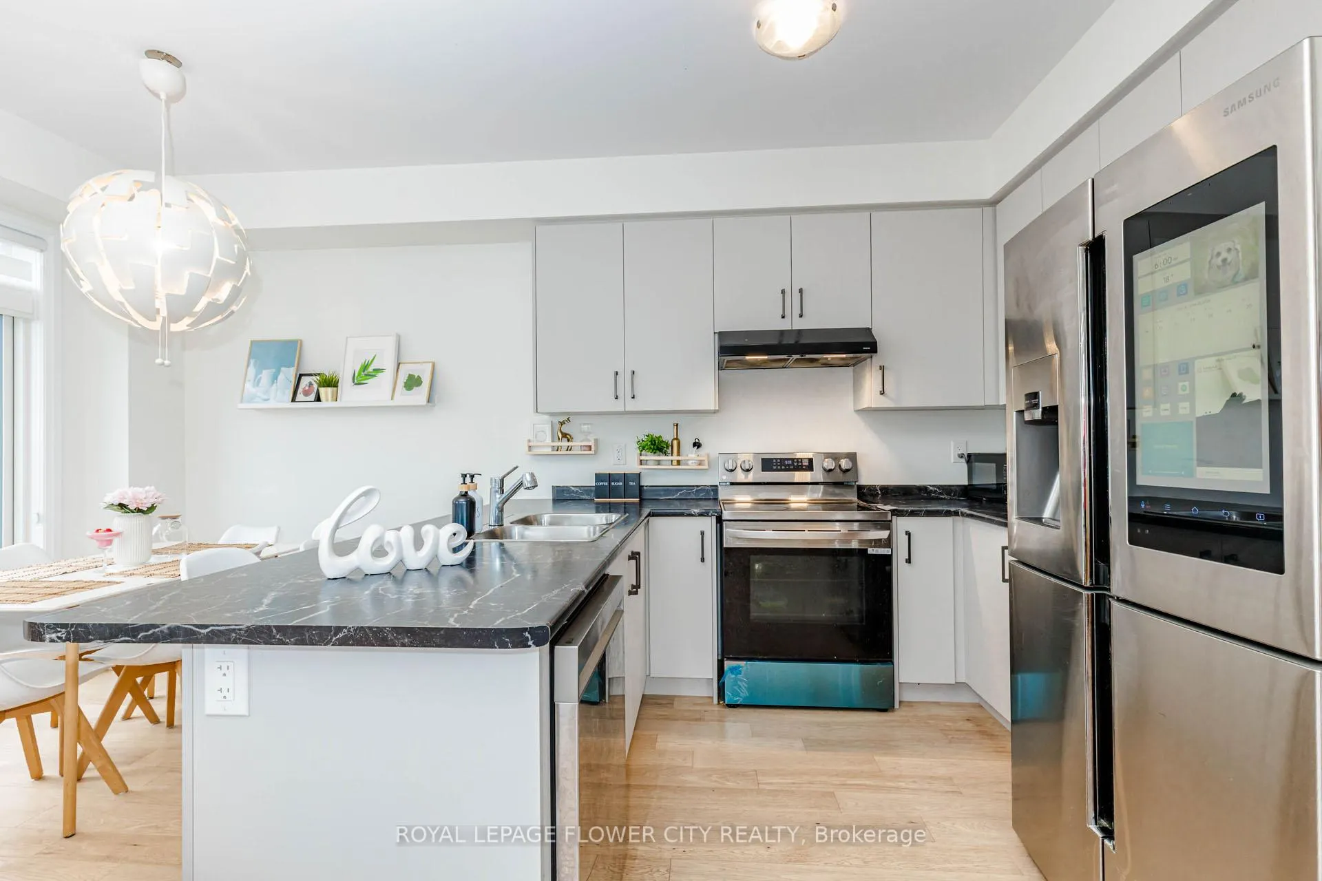 Photo 18 of 60 Granville Crescent, Haldimand — HOMEH