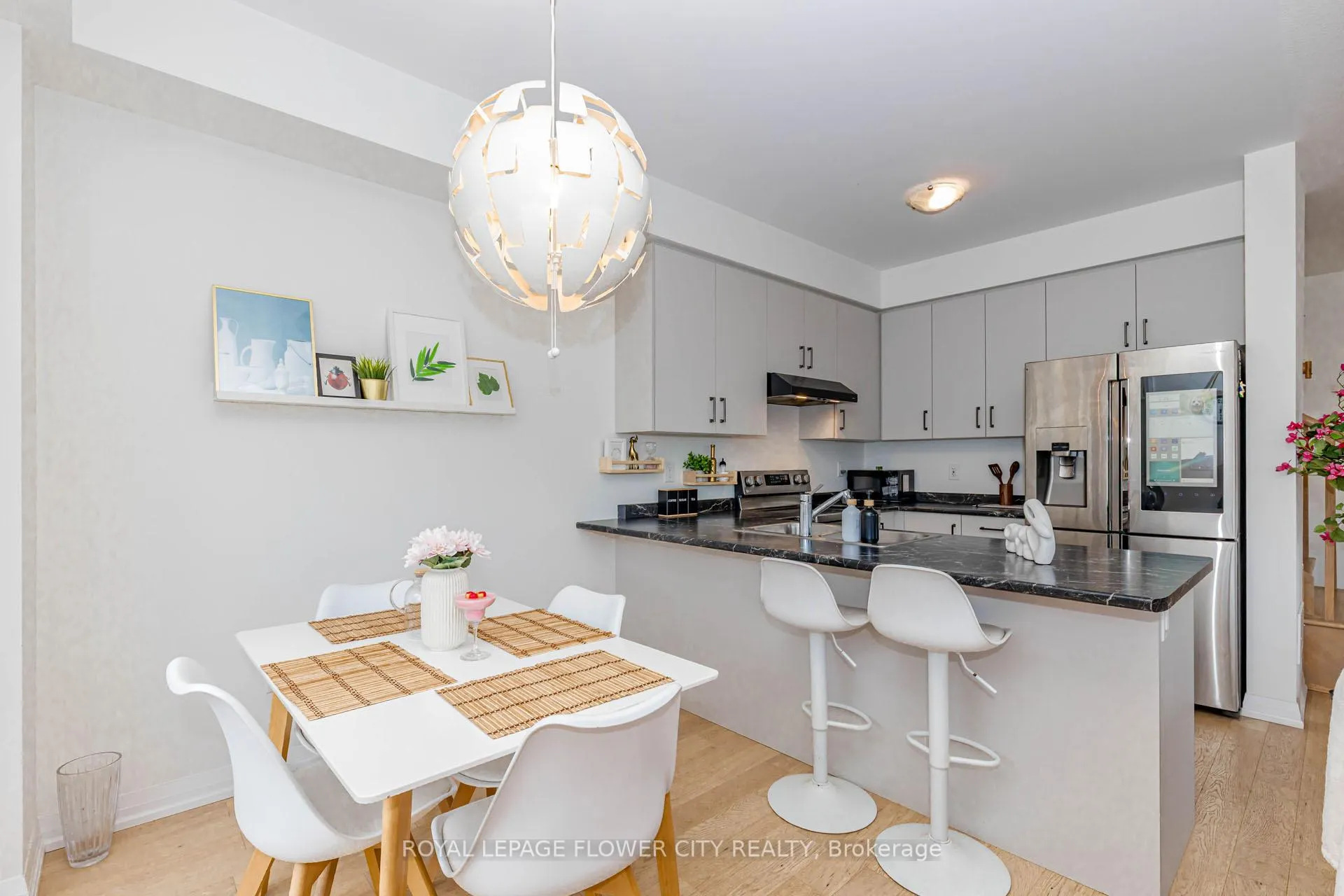 Photo 25 of 60 Granville Crescent, Haldimand — HOMEH