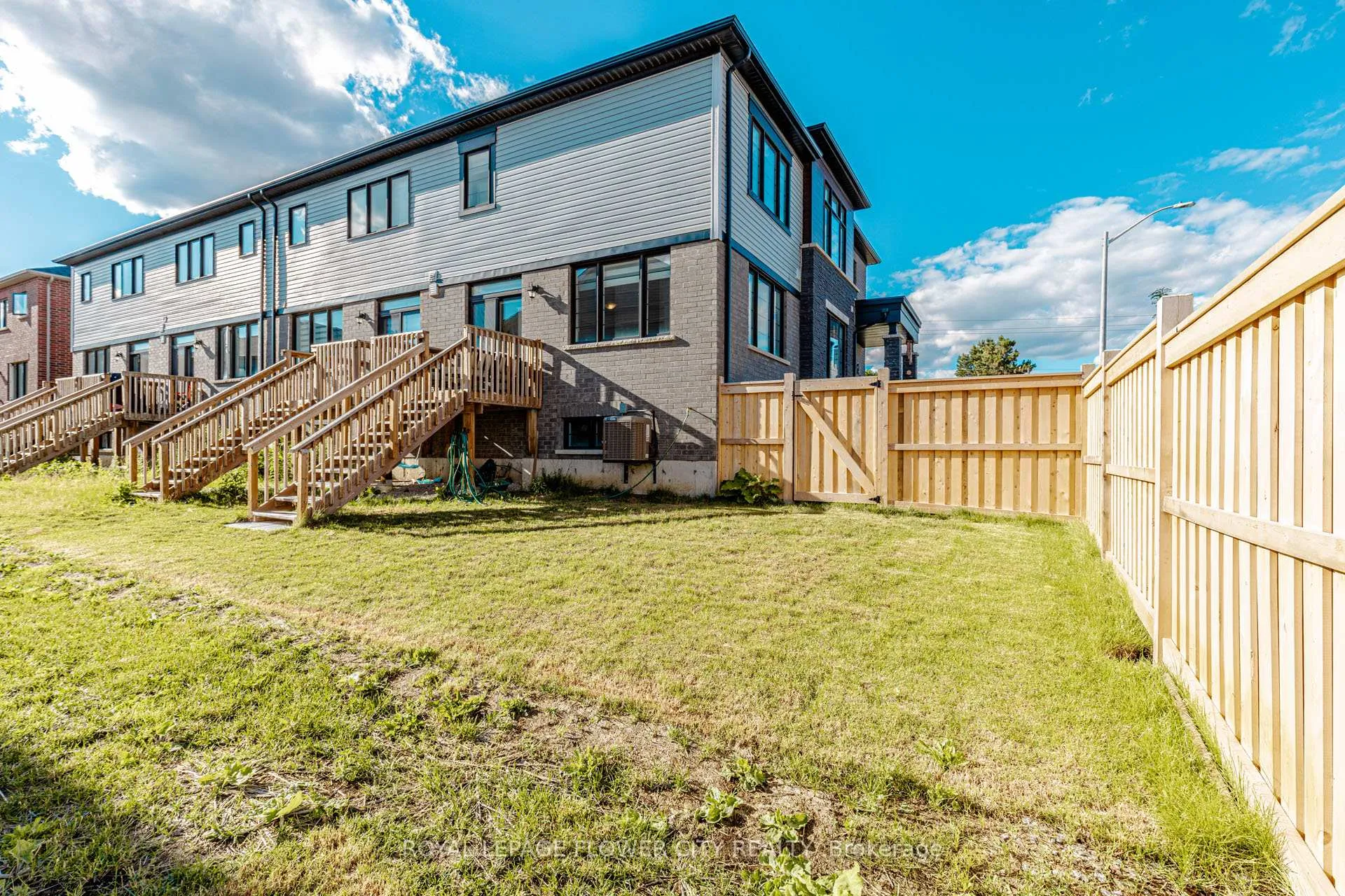 Photo 47 of 60 Granville Crescent, Haldimand — HOMEH
