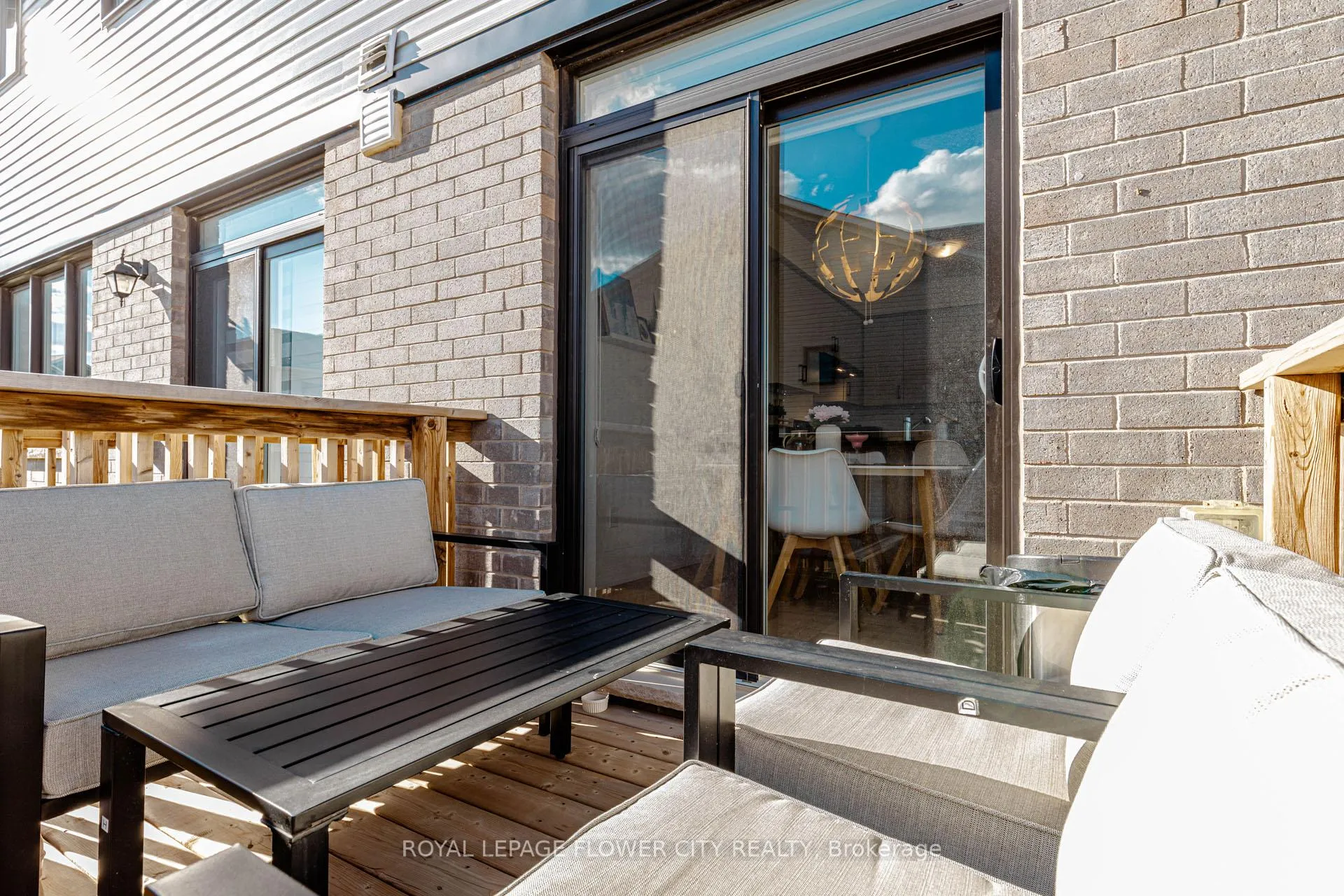 Photo 48 of 60 Granville Crescent, Haldimand — HOMEH