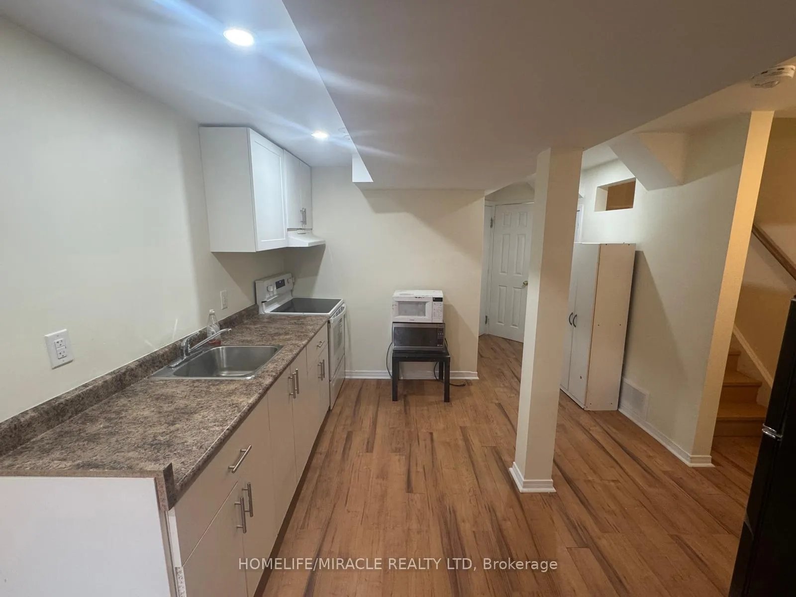 Photo 5 of Unit BSMT, 5434 Sweetgrass Gate, Mississauga, East Credit — HOMEH