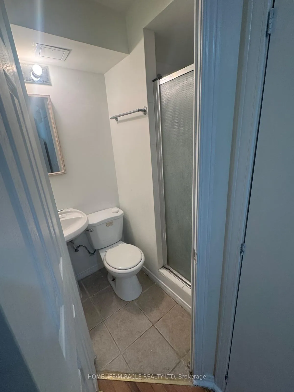 Photo 7 of Unit BSMT, 5434 Sweetgrass Gate, Mississauga, East Credit — HOMEH