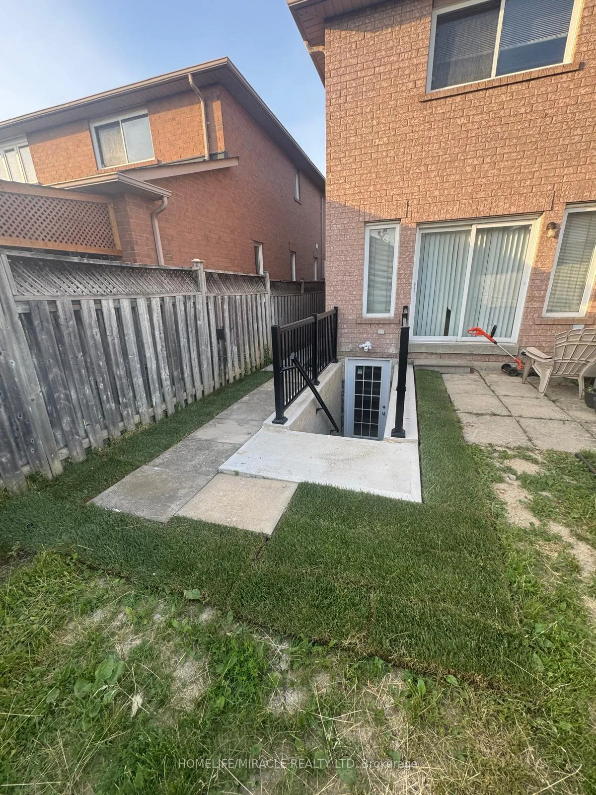 Photo 8 of Unit BSMT, 5434 Sweetgrass Gate, Mississauga, East Credit — HOMEH