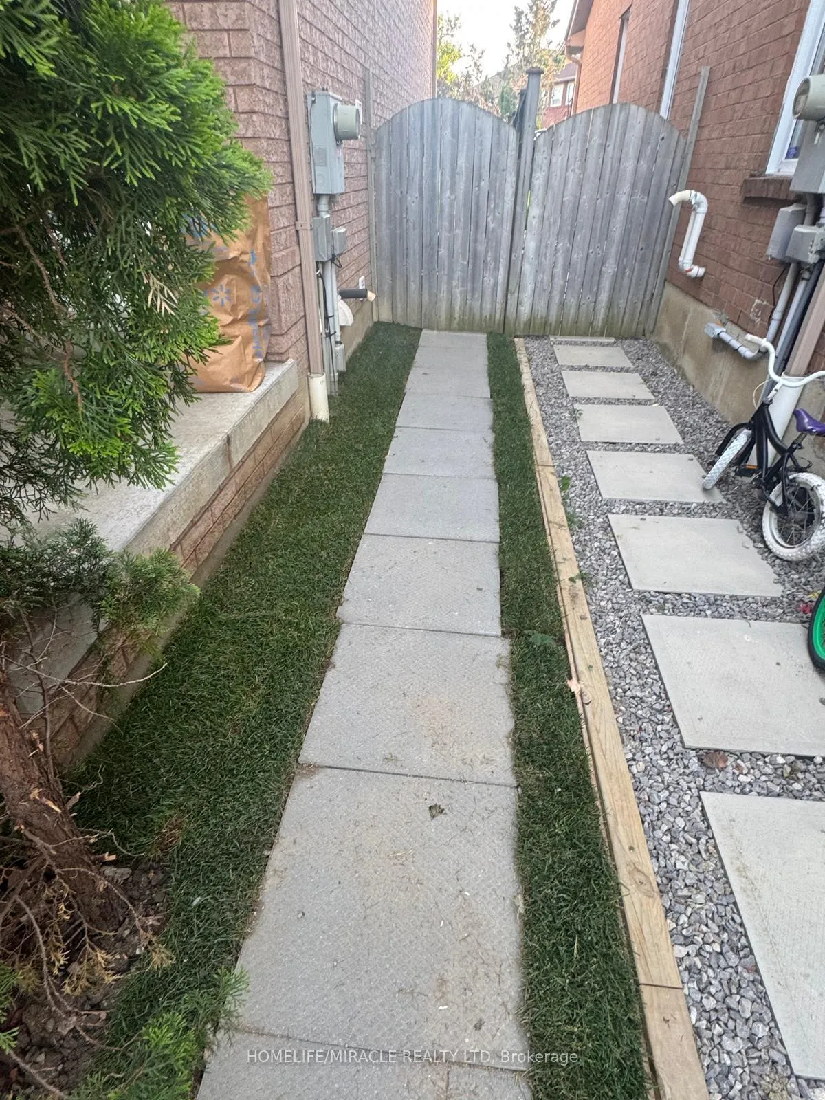 Photo 9 of Unit BSMT, 5434 Sweetgrass Gate, Mississauga, East Credit — HOMEH