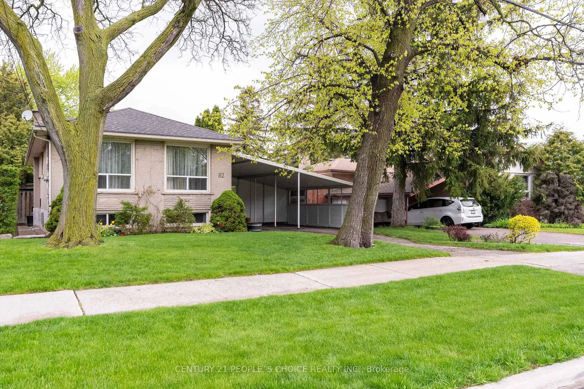 Front of 82 Hadrian Drive