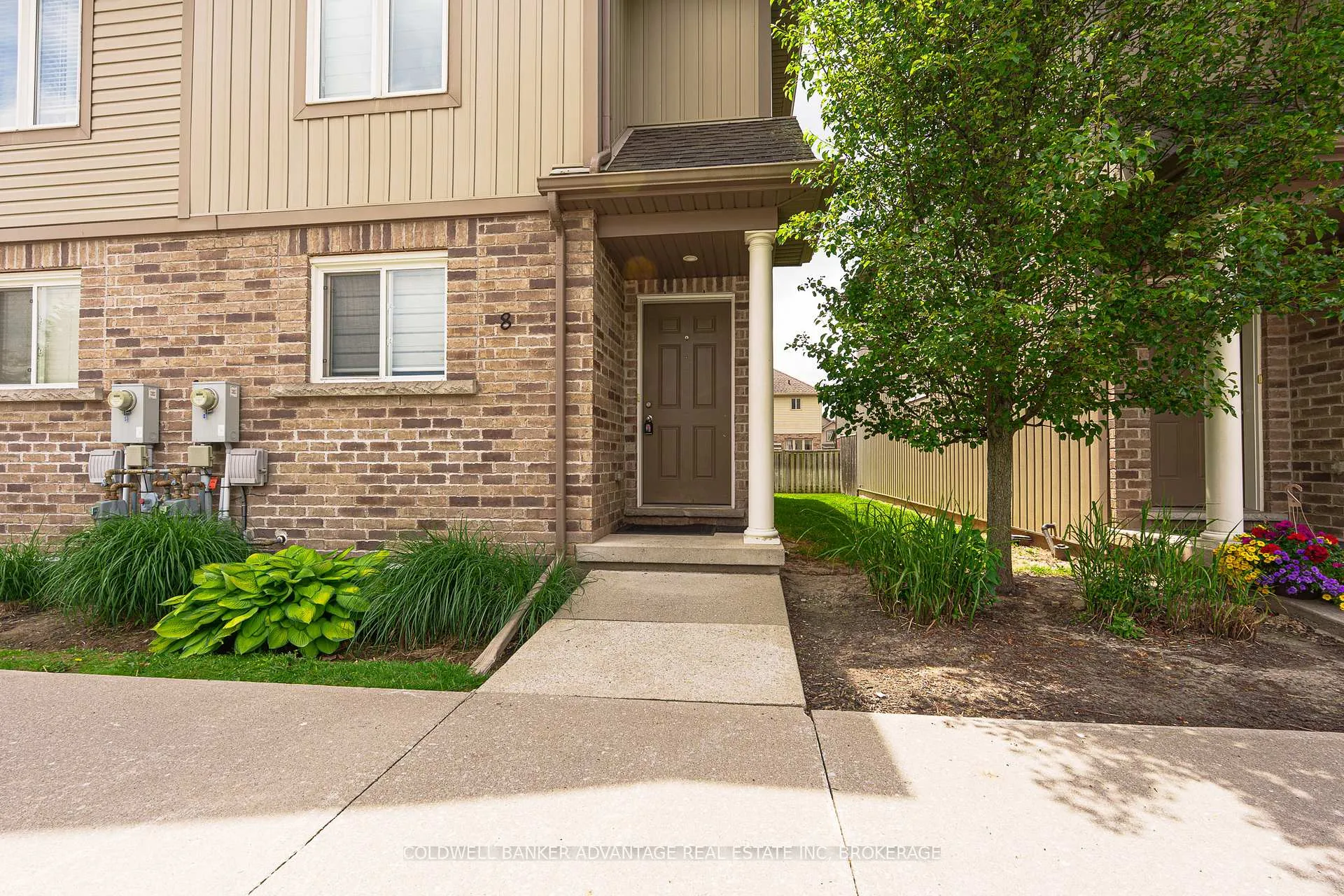 Photo 3 of Unit 8, 6117 Kelsey Crescent, Niagara Falls, Forestview — HOMEH