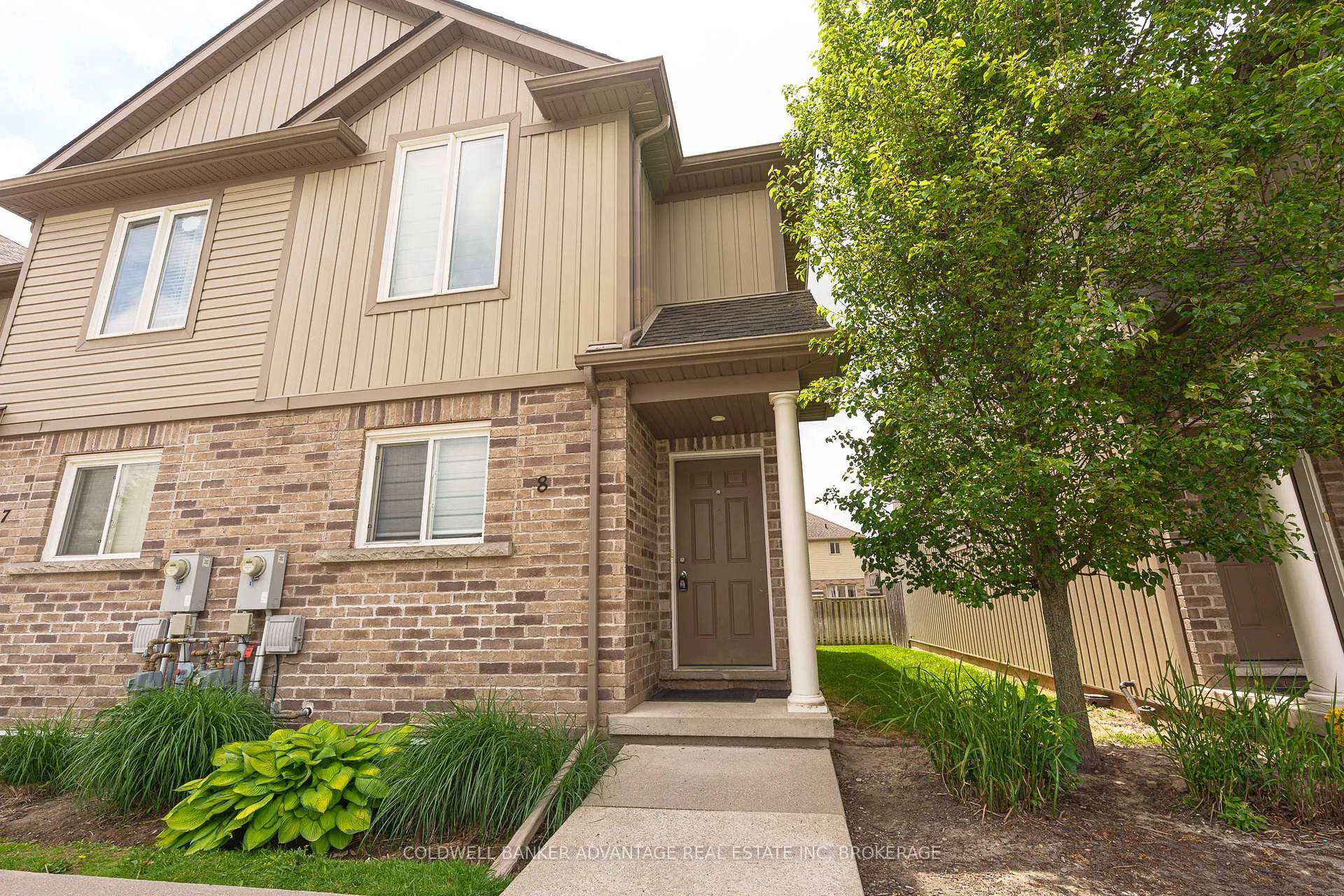 Photo 4 of Unit 8, 6117 Kelsey Crescent, Niagara Falls, Forestview — HOMEH