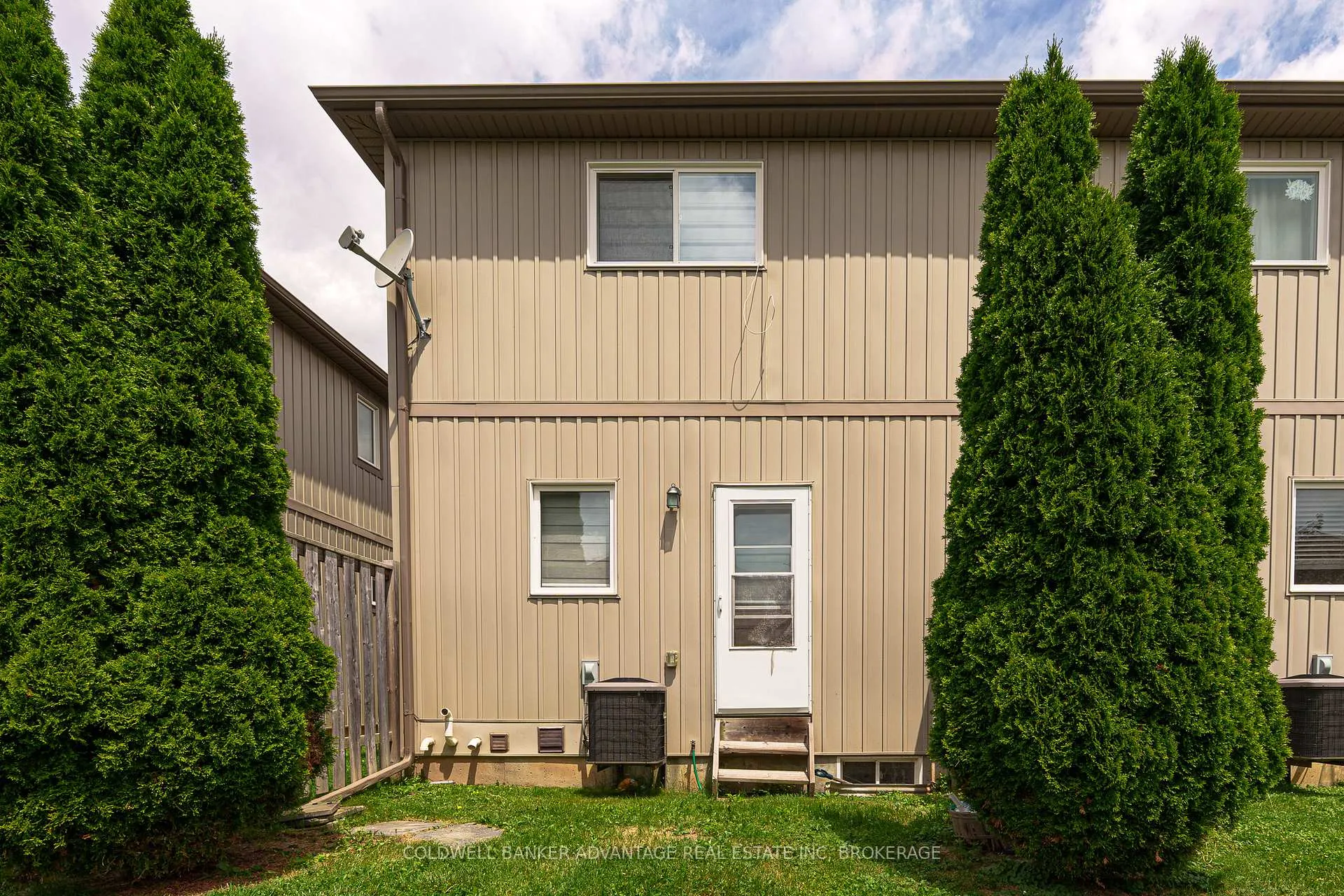 Photo 6 of Unit 8, 6117 Kelsey Crescent, Niagara Falls, Forestview — HOMEH