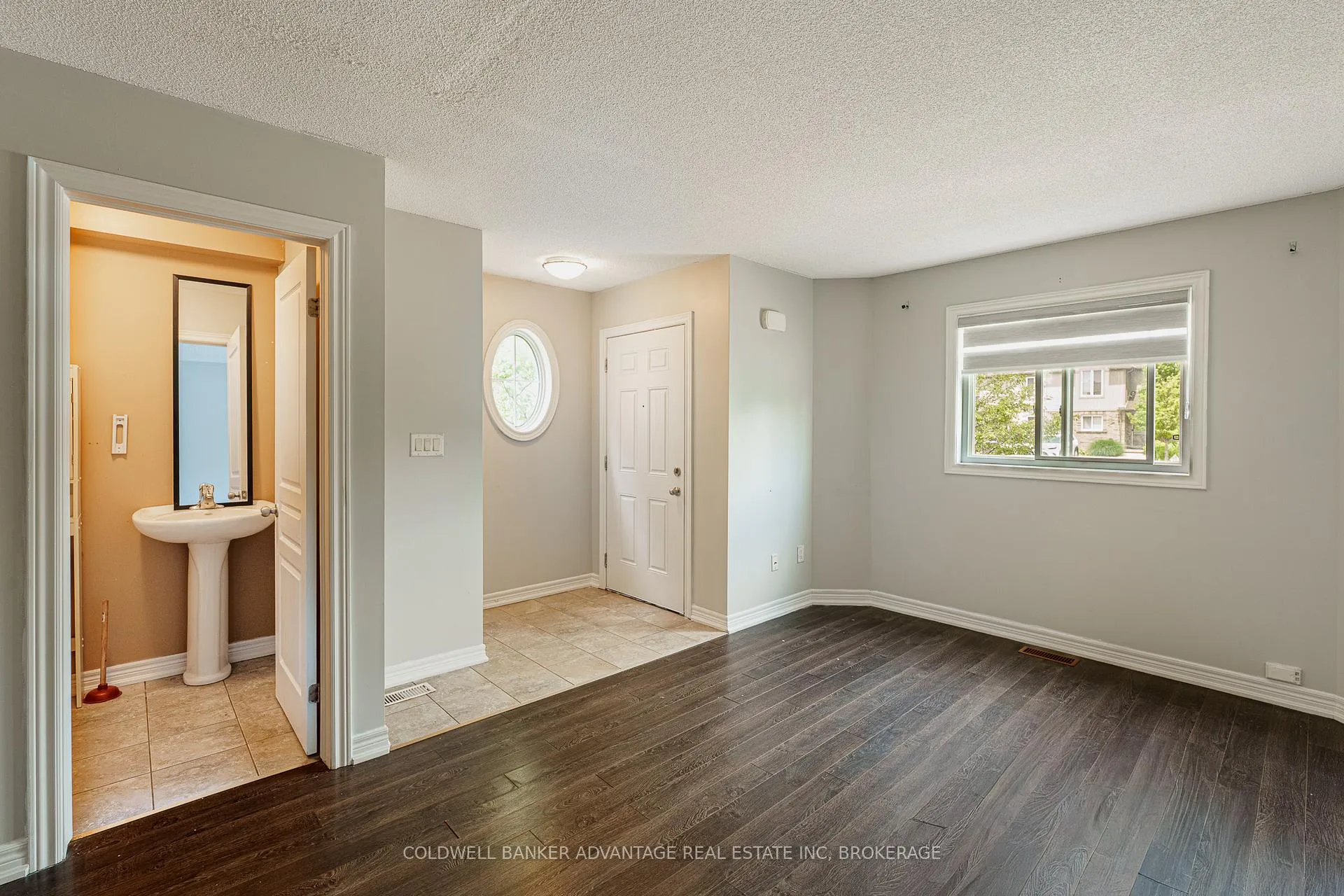Photo 8 of Unit 8, 6117 Kelsey Crescent, Niagara Falls, Forestview — HOMEH