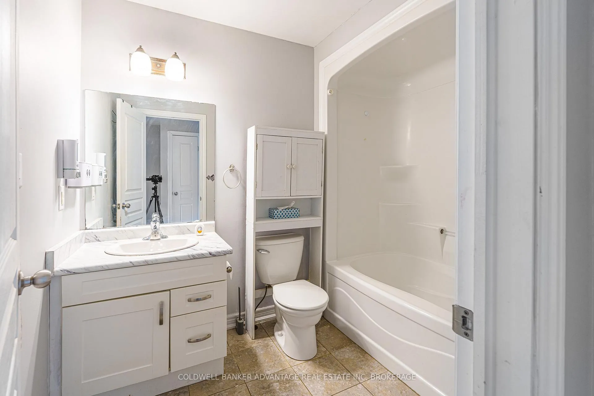 Photo 14 of Unit 8, 6117 Kelsey Crescent, Niagara Falls, Forestview — HOMEH
