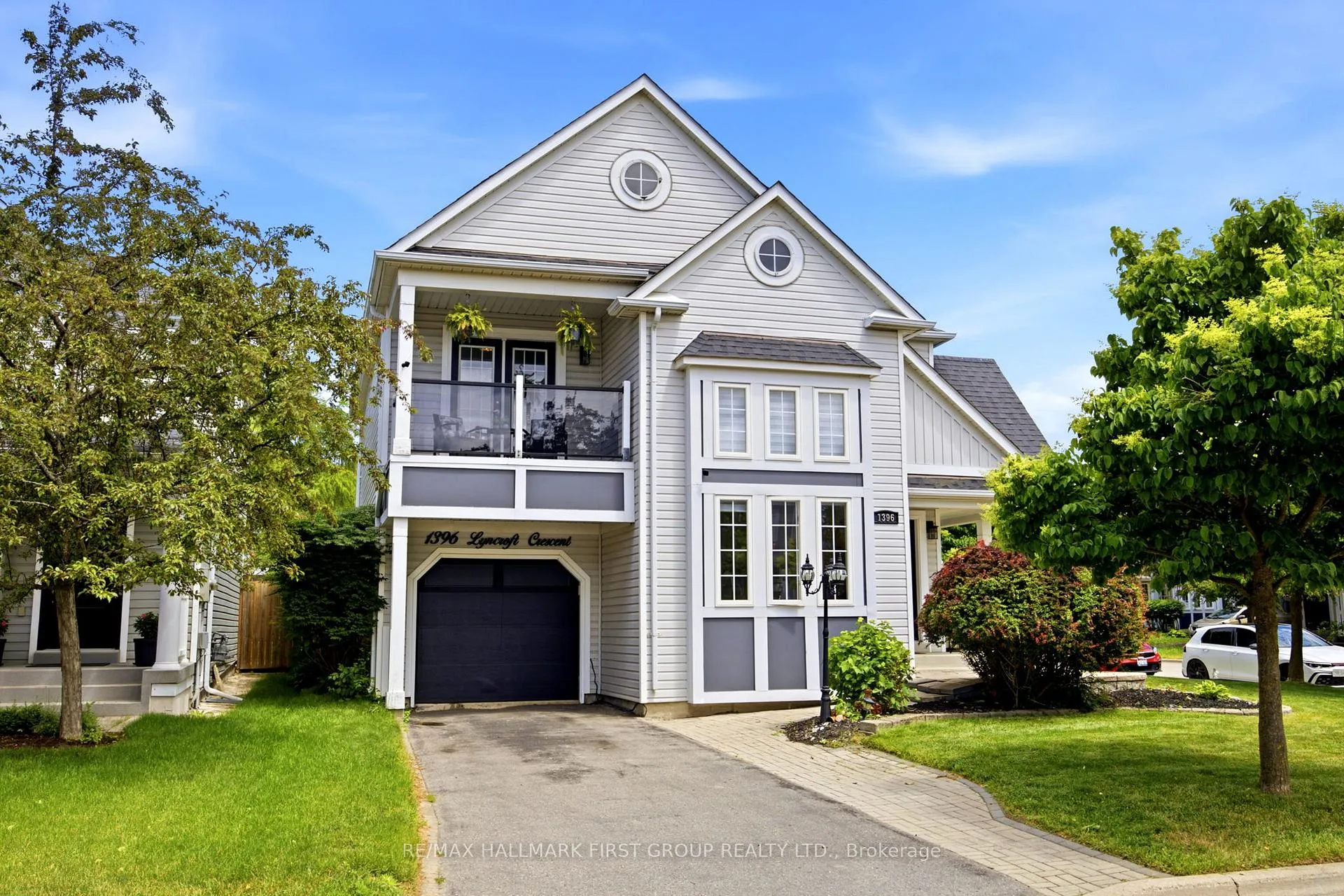 Front of 1396 Lyncroft Crescent