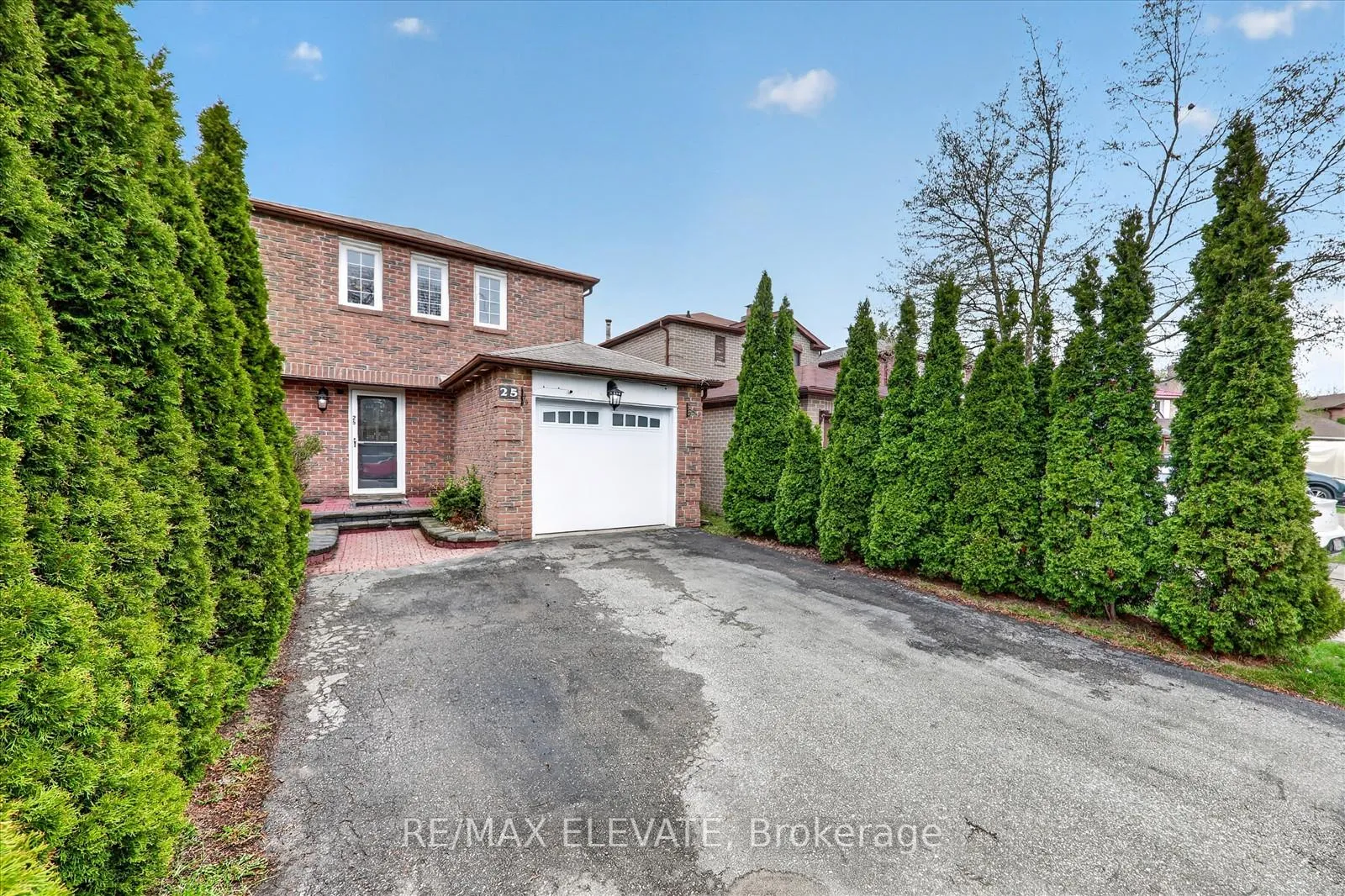 Photo 2 of 25 Stockbridge Crescent, Ajax, Central West — HOMEH