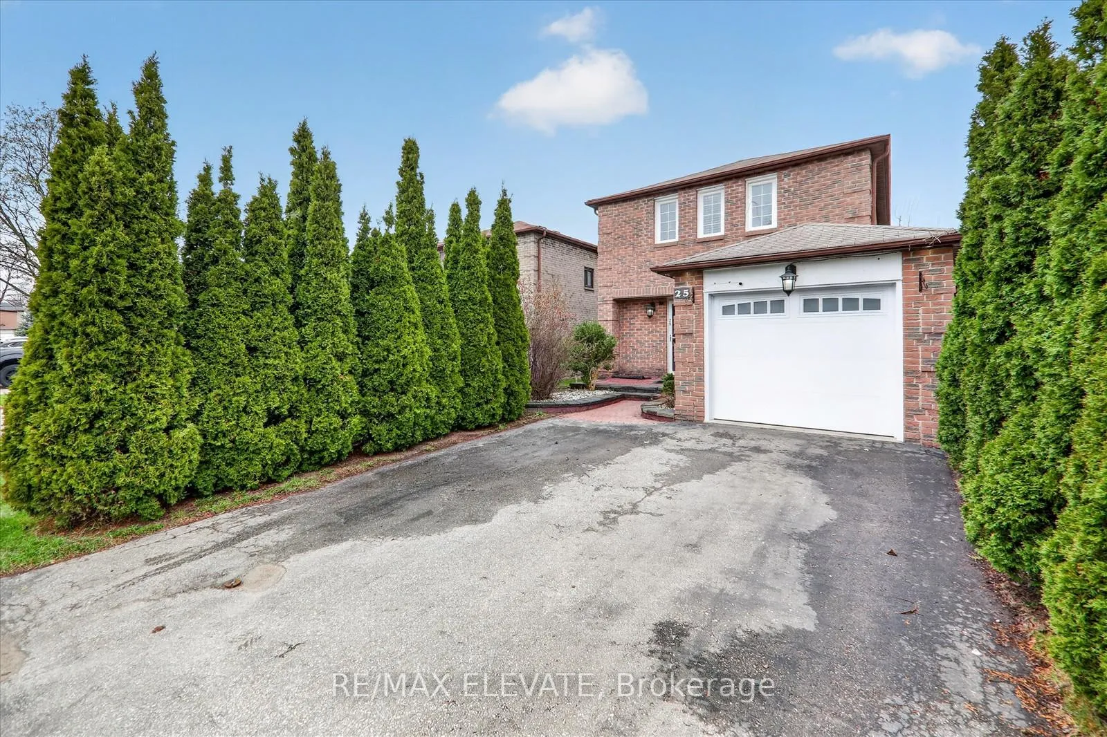 Photo 3 of 25 Stockbridge Crescent, Ajax, Central West — HOMEH