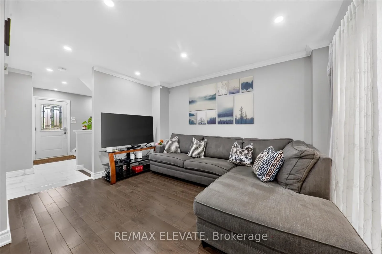 Photo 9 of 25 Stockbridge Crescent, Ajax, Central West — HOMEH