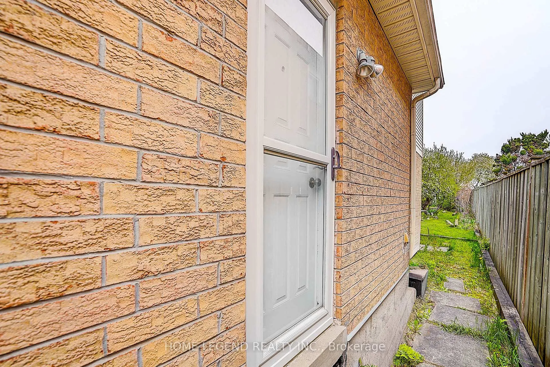 Photo 3 of 142 Highgate Drive, Markham, Milliken Mills West — HOMEH