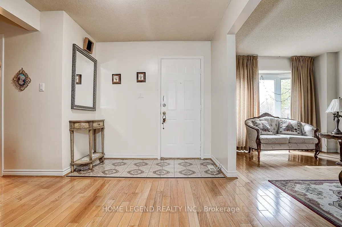 Photo 4 of 142 Highgate Drive, Markham, Milliken Mills West — HOMEH
