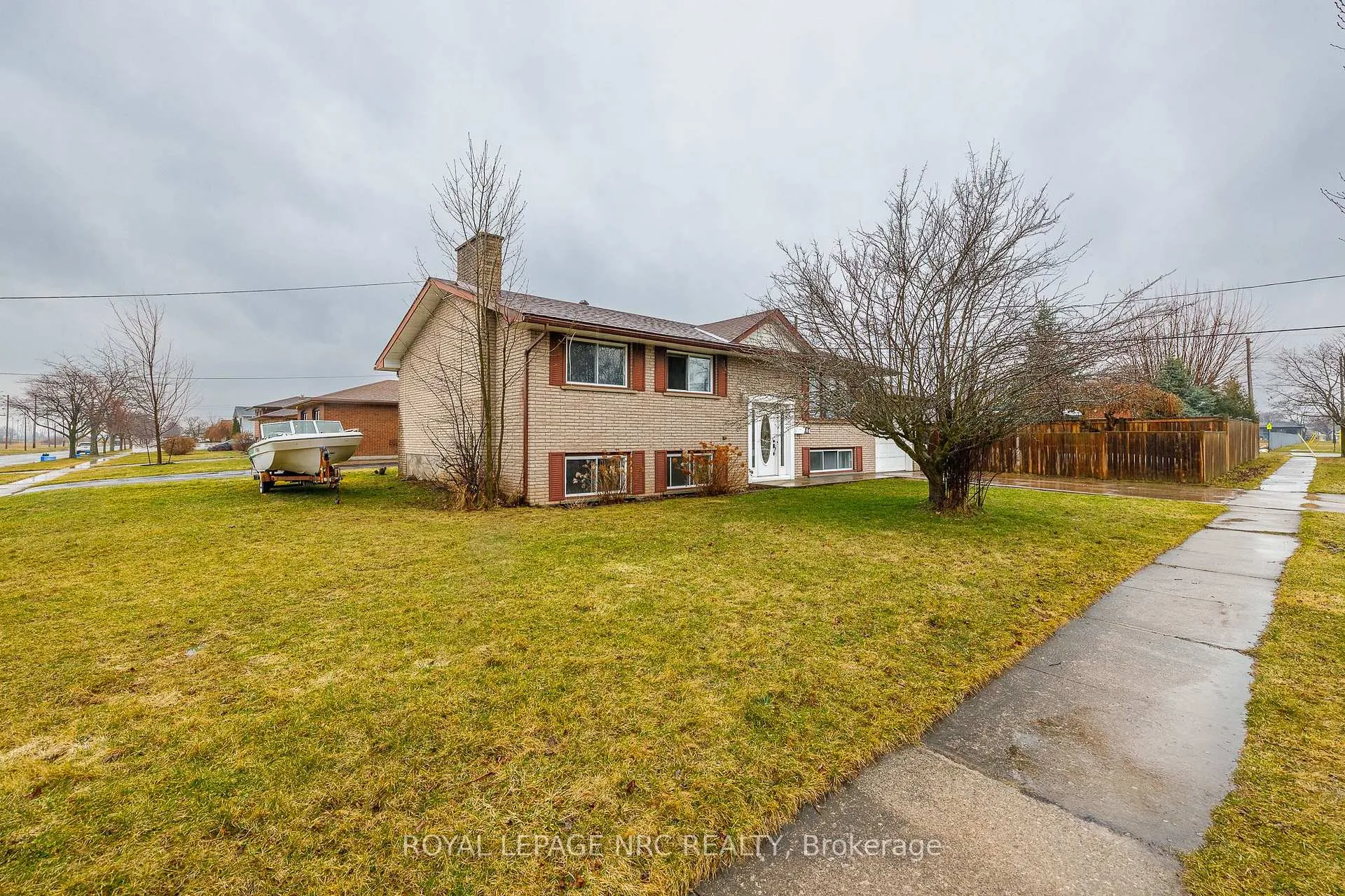 Photo 2 of 106 Lewis Street, Welland, Lincoln/Crowland — HOMEH