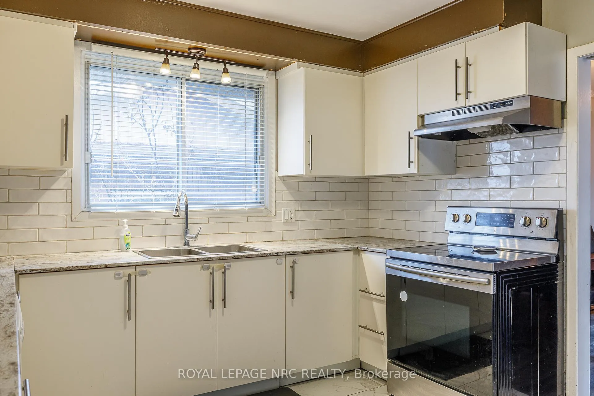Photo 19 of 106 Lewis Street, Welland, Lincoln/Crowland — HOMEH
