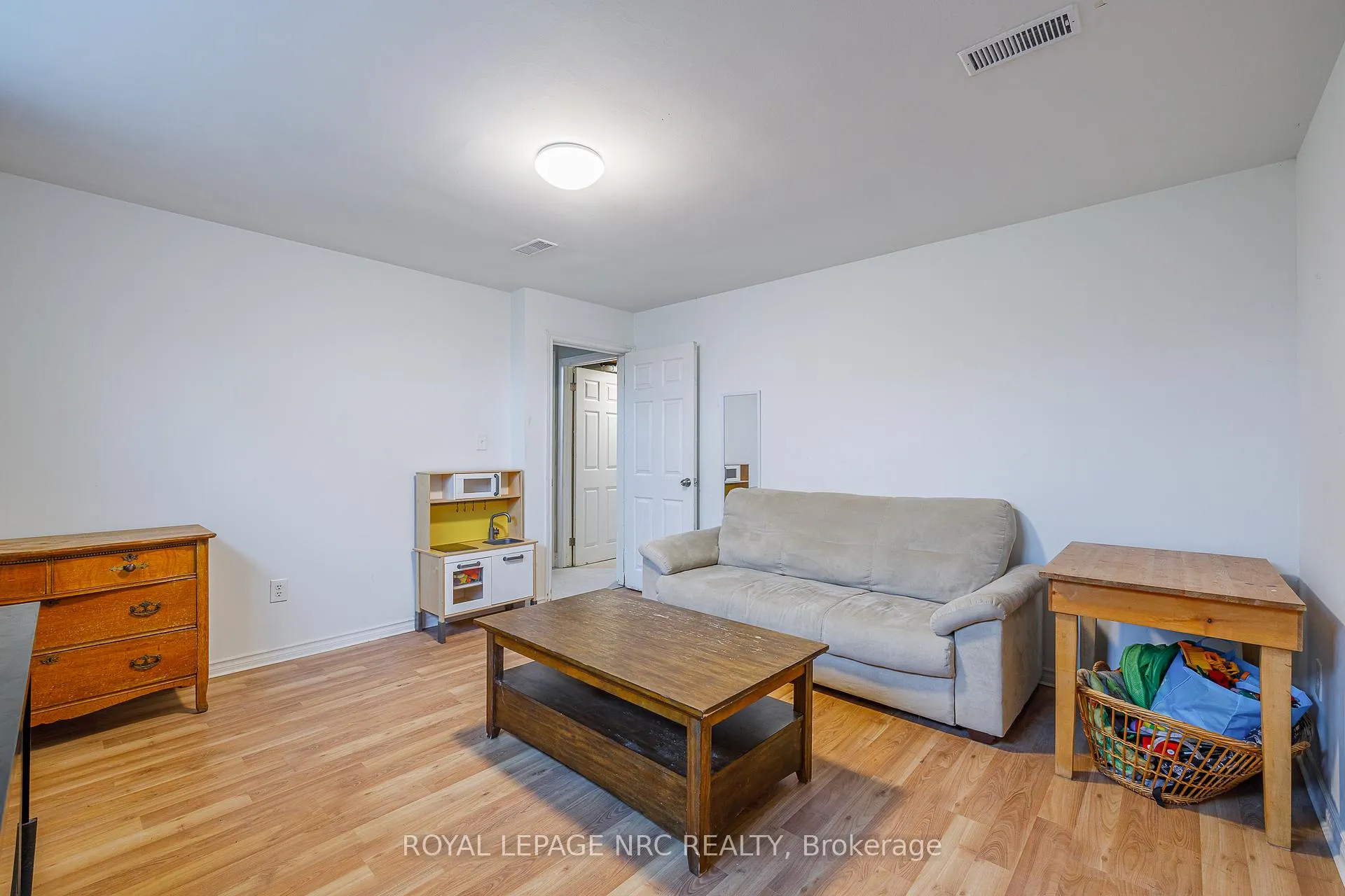 Photo 28 of 106 Lewis Street, Welland, Lincoln/Crowland — HOMEH