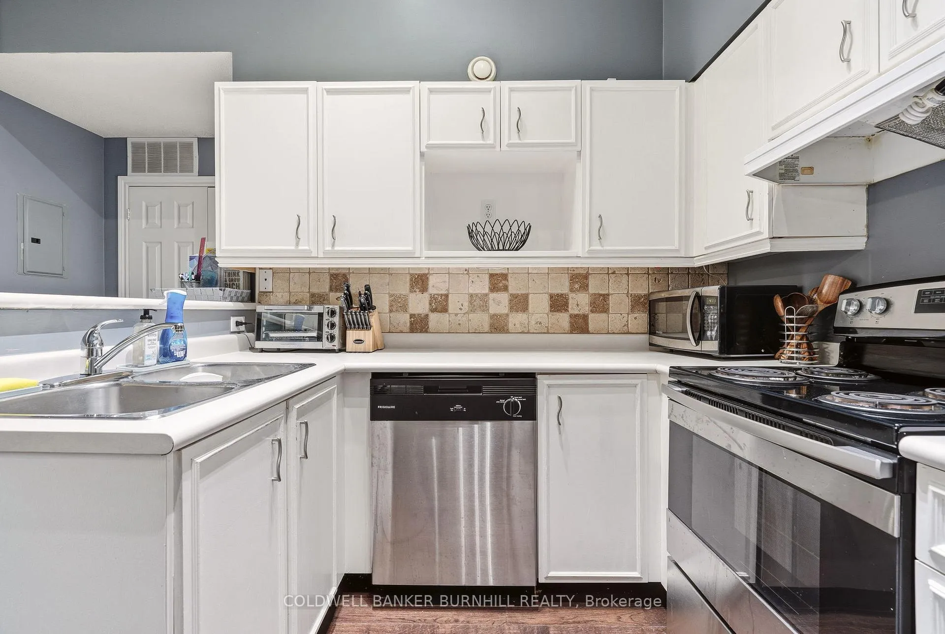 Photo 6 of Unit 406, 4005 Kilmer Drive, Burlington, Tansley — HOMEH