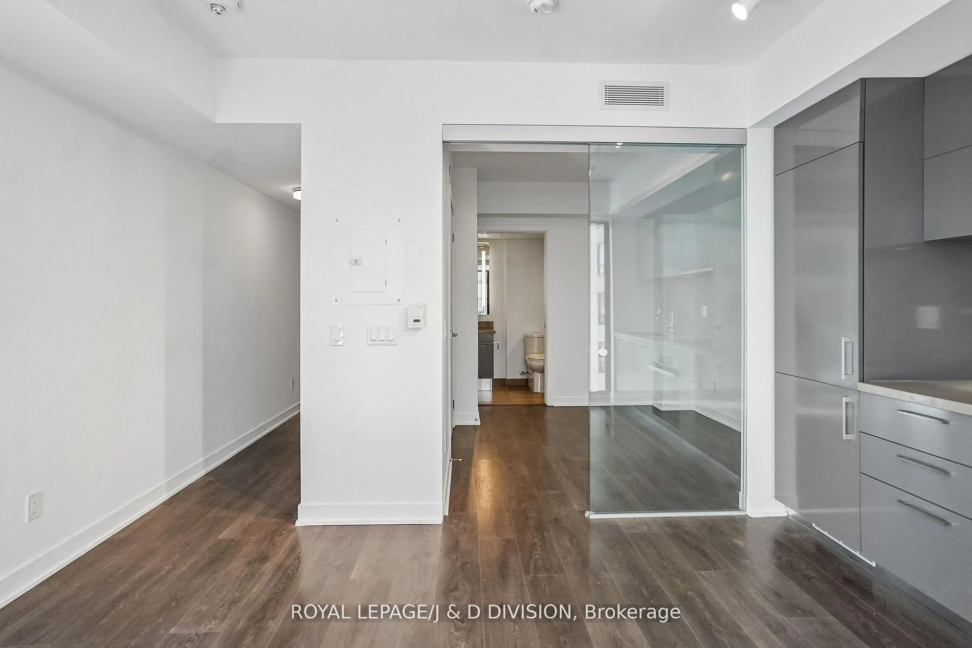 Photo 5 of Unit 1705, 188 Cumberland Street, Toronto, The Annex — HOMEH