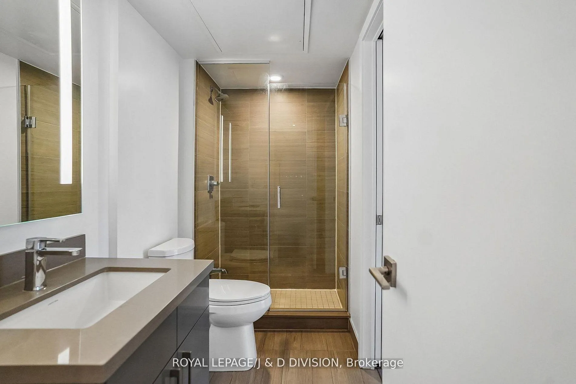 Photo 8 of Unit 1705, 188 Cumberland Street, Toronto, The Annex — HOMEH