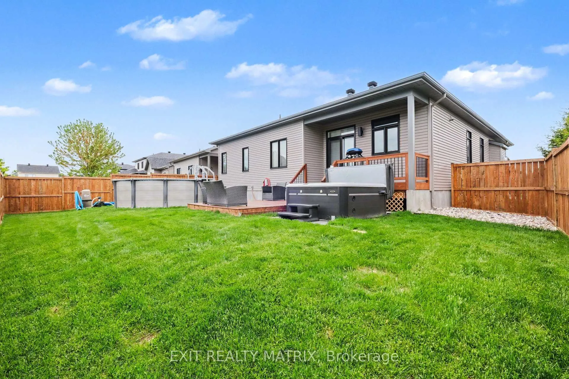 Photo 32 of 128 Lyon Street, Russell, Embrun — HOMEH