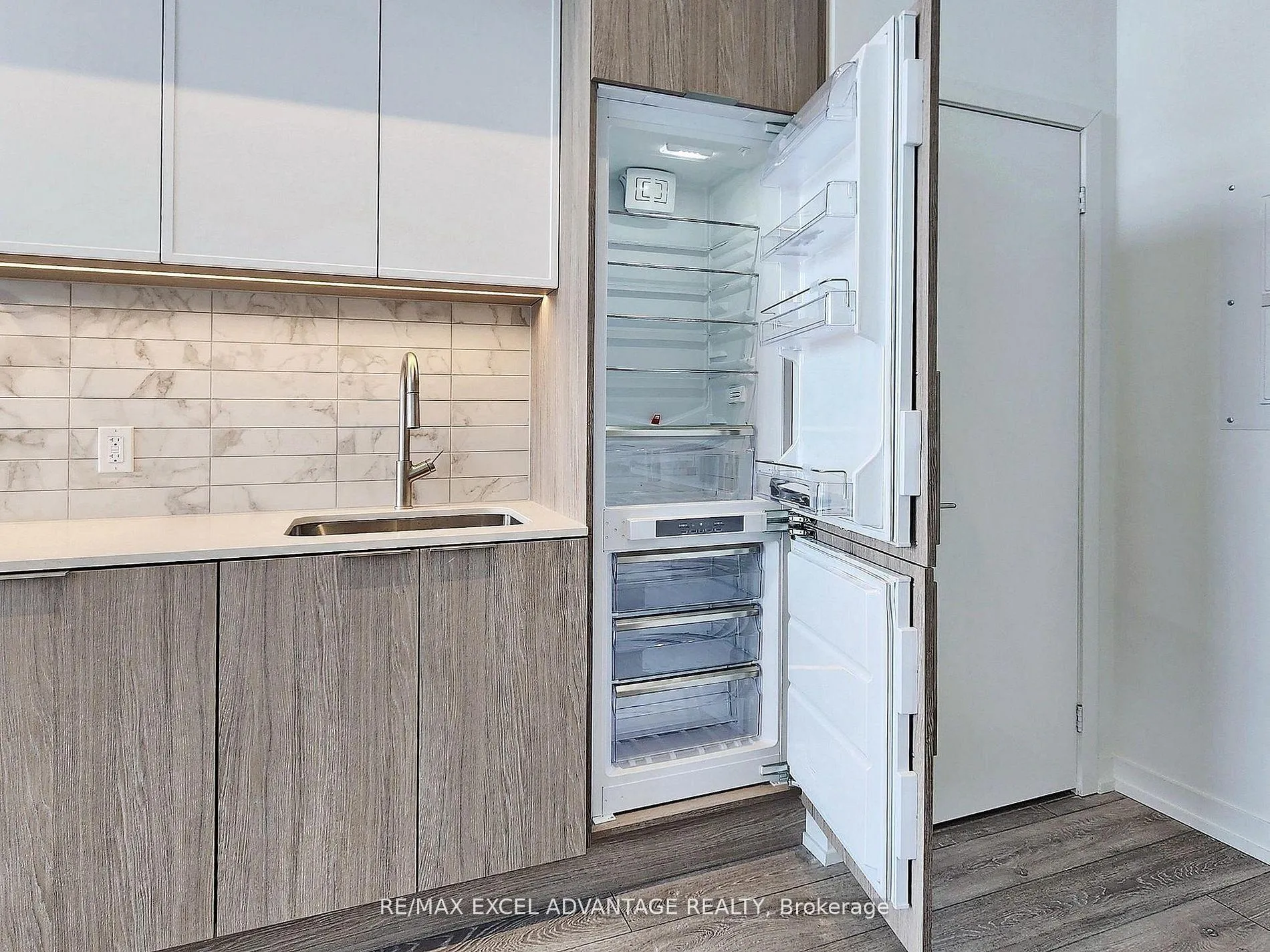 Photo 3 of Unit 1012, 2020 Bathurst Street, Toronto, Humewood-Cedarvale — HOMEH