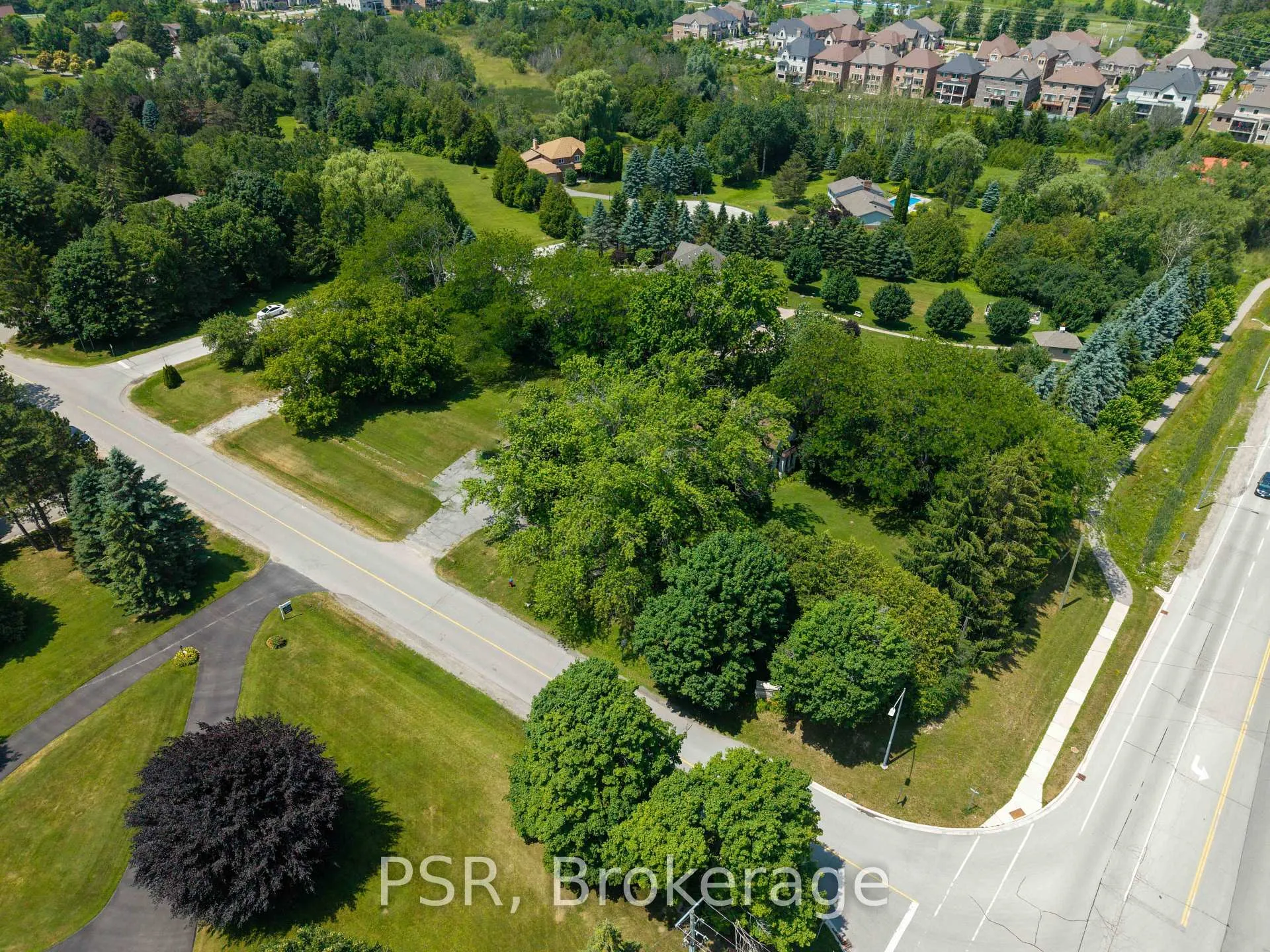 Photo 27 of 10 Kingscross Drive, King, King City — HOMEH